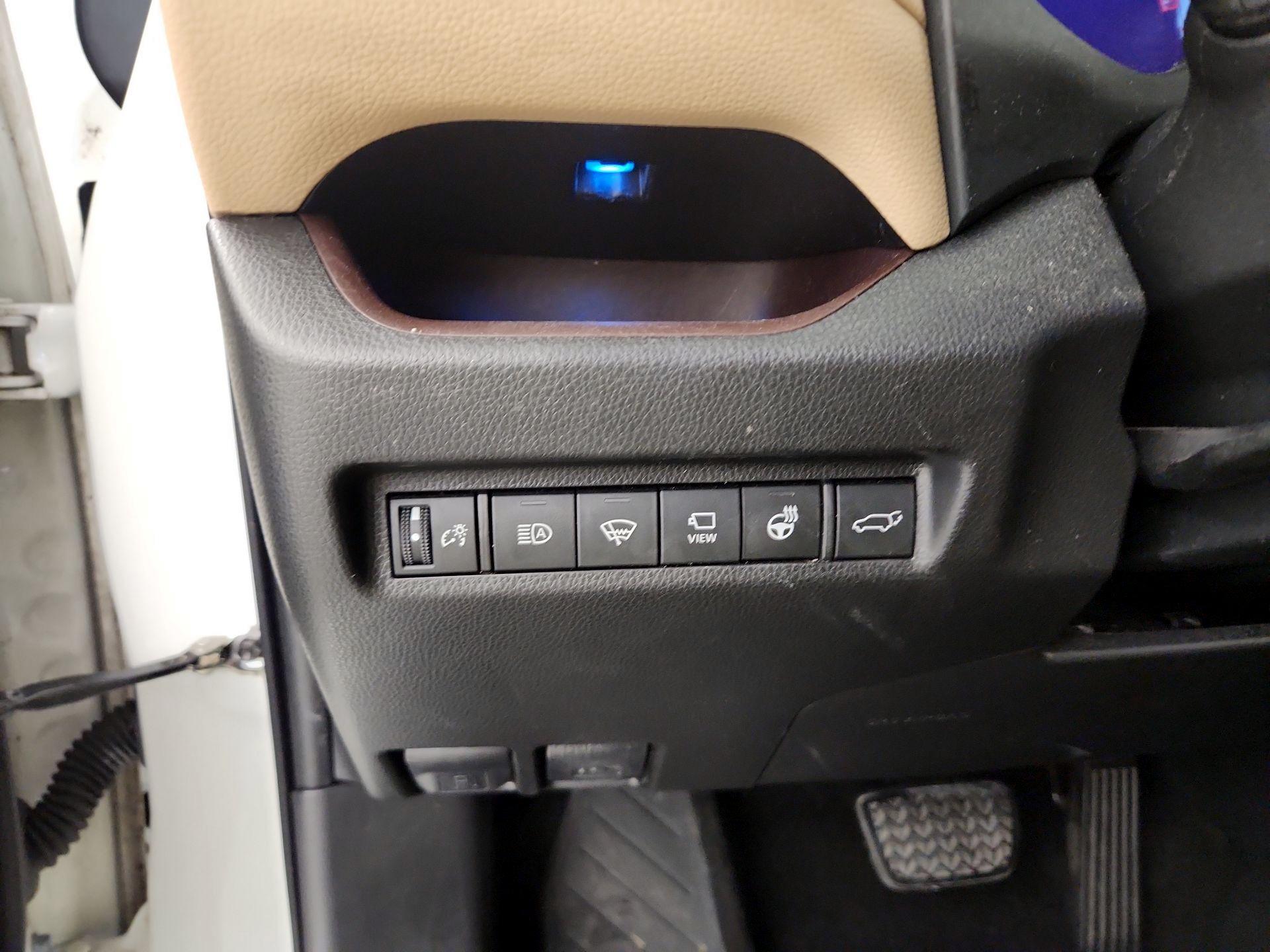 Thumbnail: 2019 Toyota RAV4 - 13