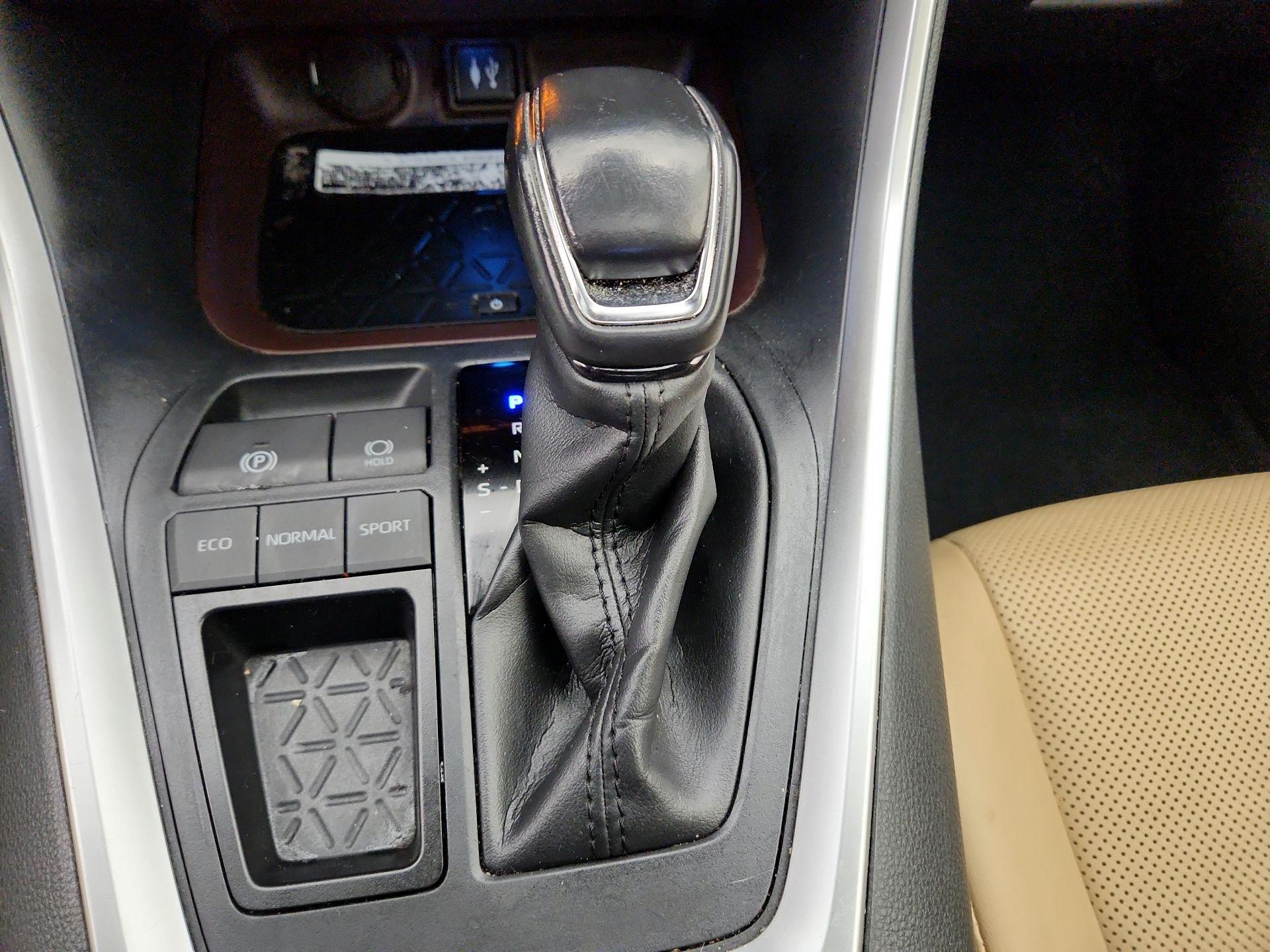 Thumbnail: 2019 Toyota RAV4 - 18