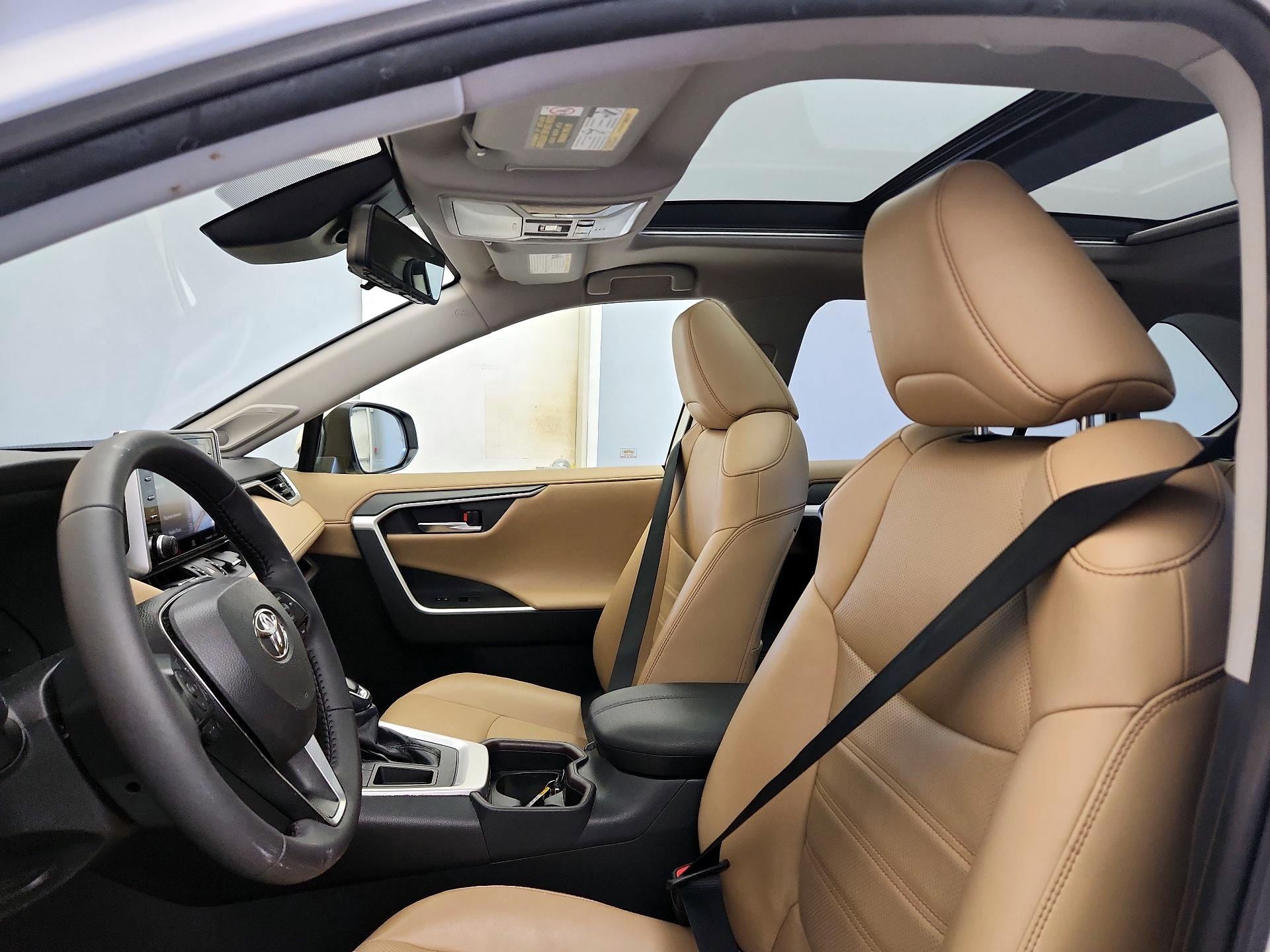 Thumbnail: 2019 Toyota RAV4 - 20