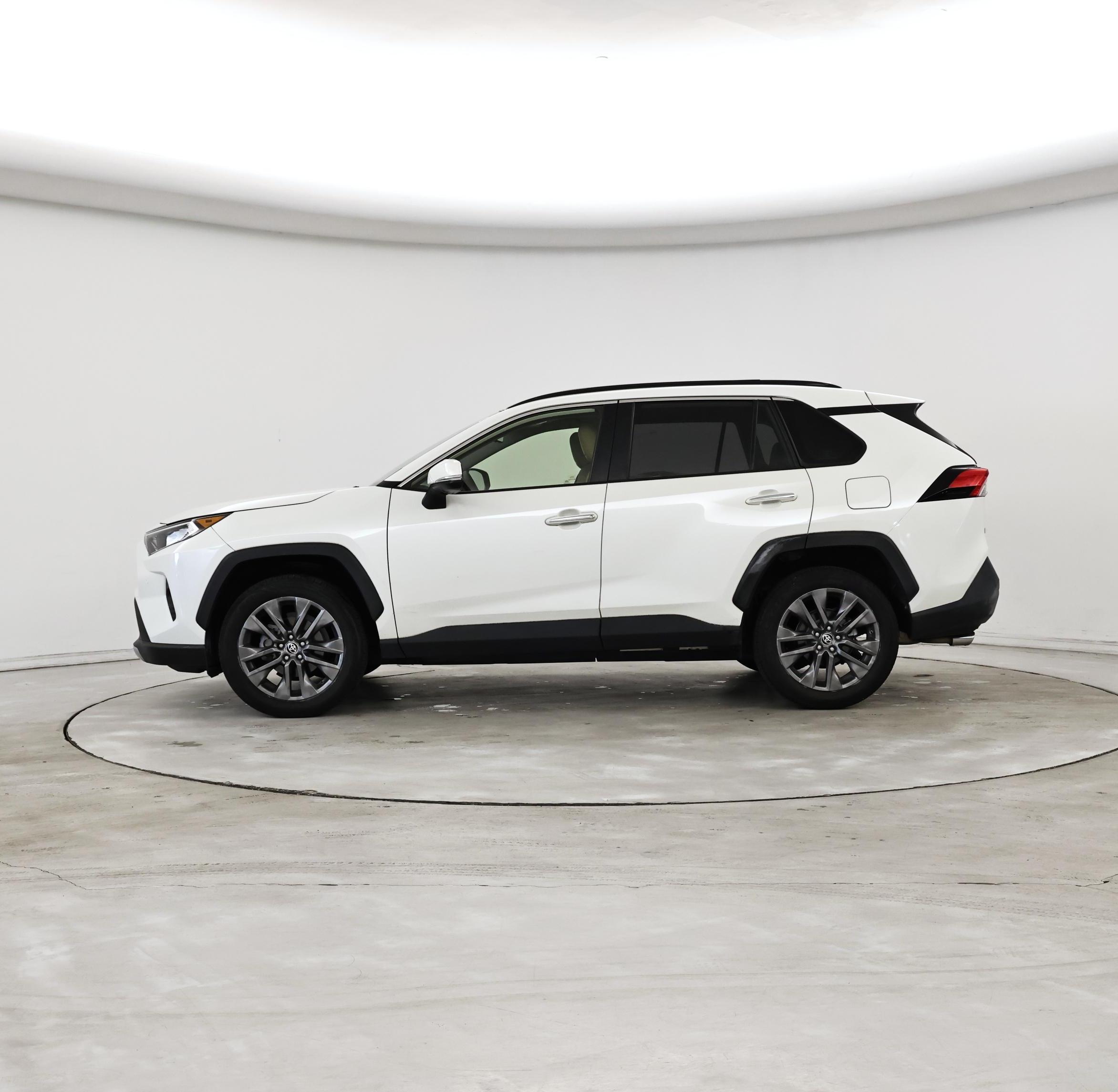 Thumbnail: 2019 Toyota RAV4 - 3