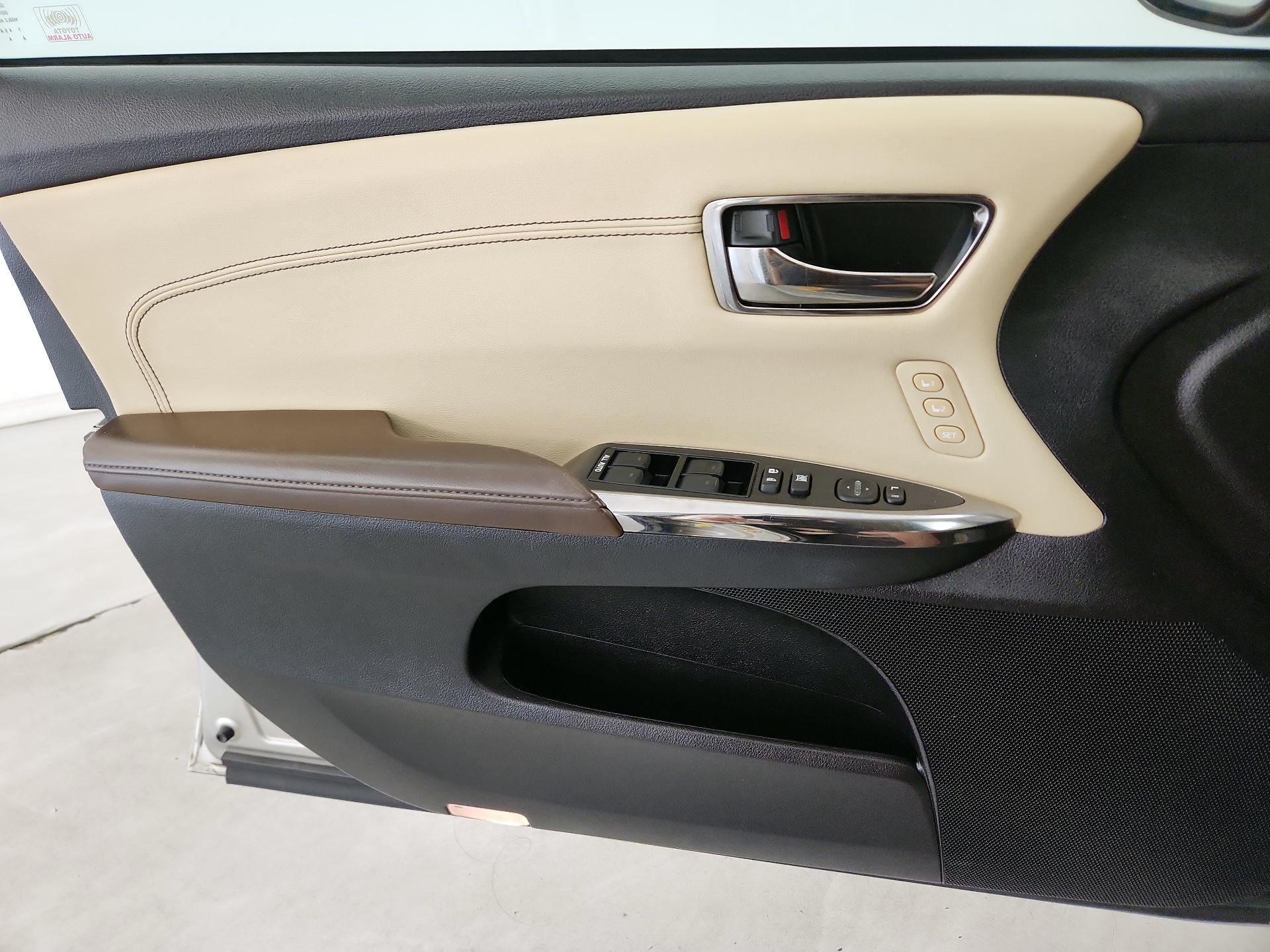 Thumbnail: 2014 Toyota Avalon - 12