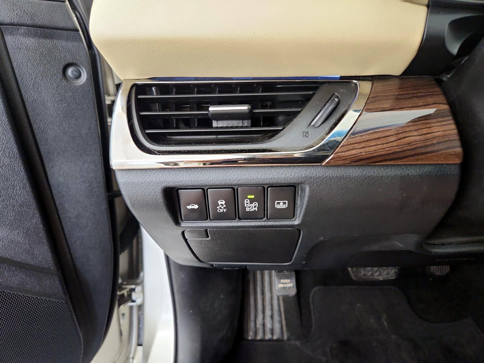 Thumbnail: 2014 Toyota Avalon - 13