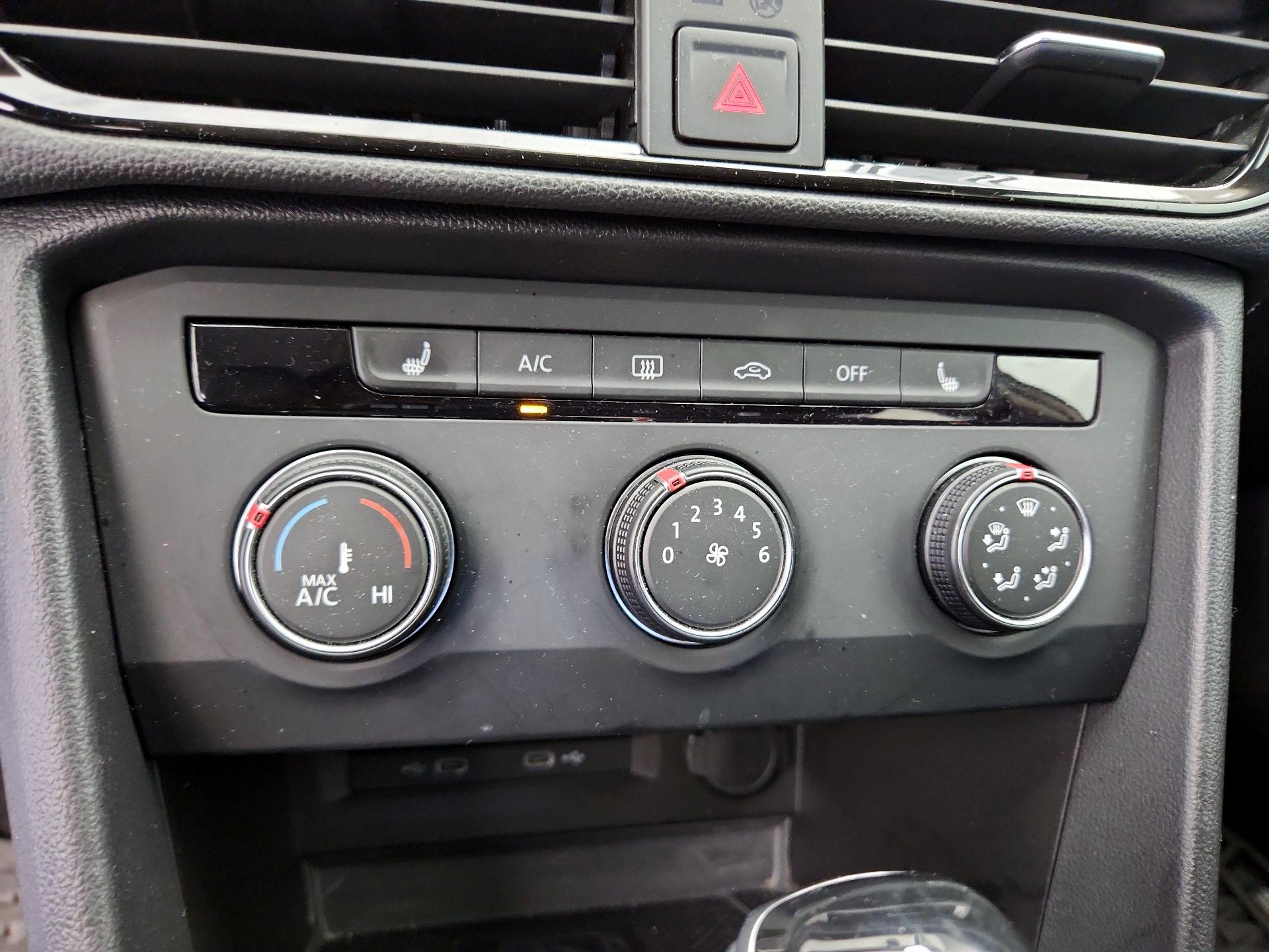 Thumbnail: 2022 Volkswagen Taos - 15