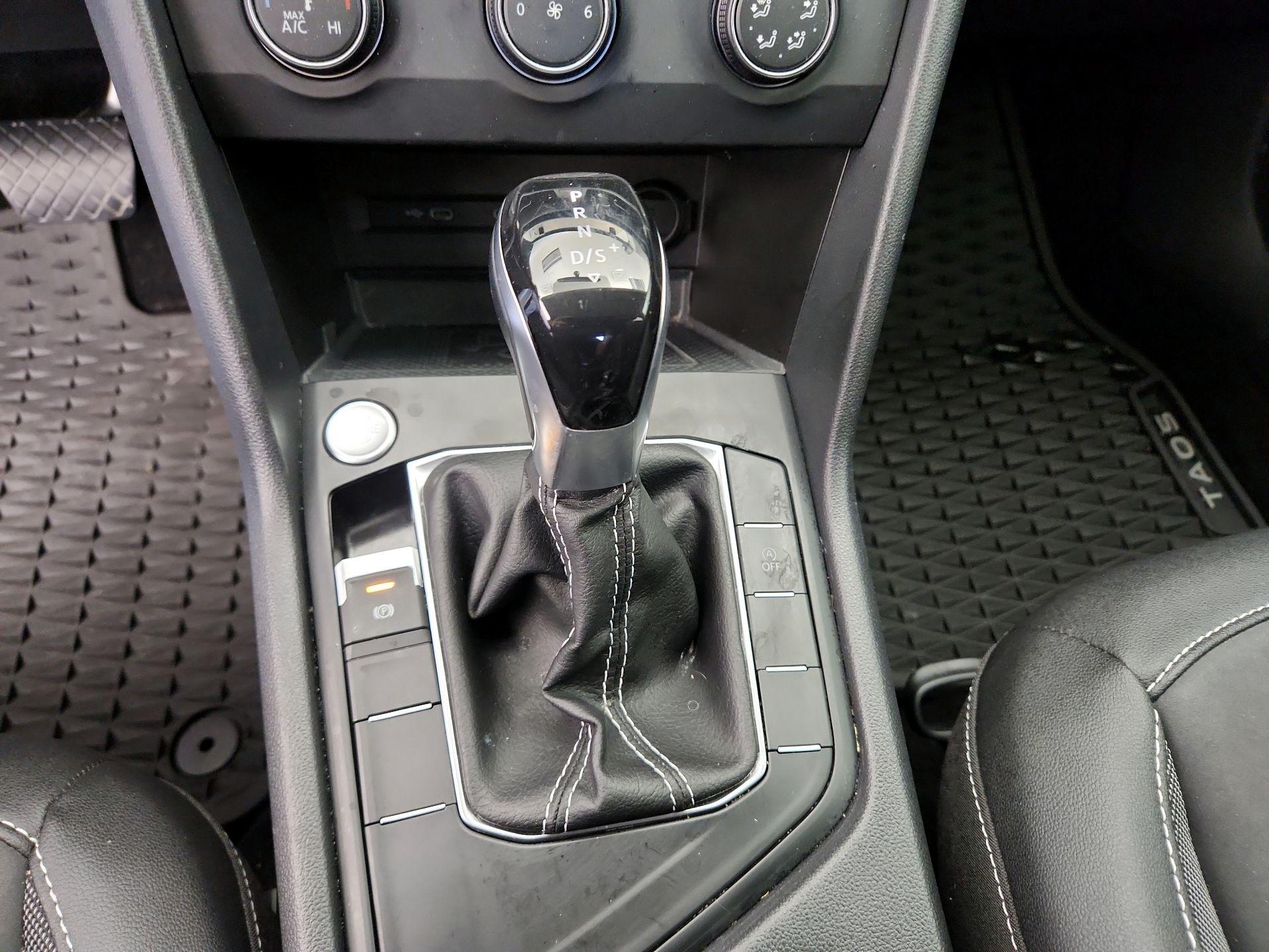 Thumbnail: 2022 Volkswagen Taos - 16