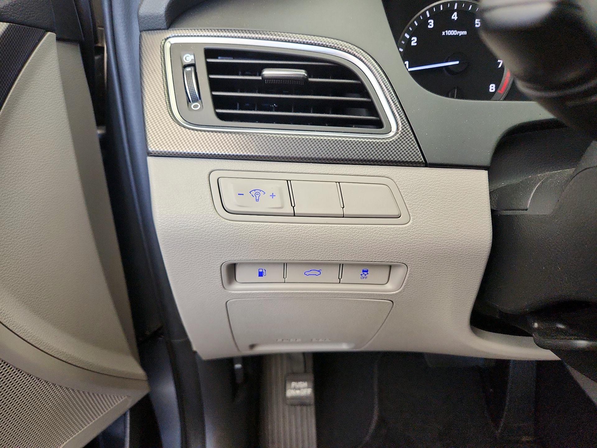 Thumbnail: 2017 Hyundai Sonata - 13