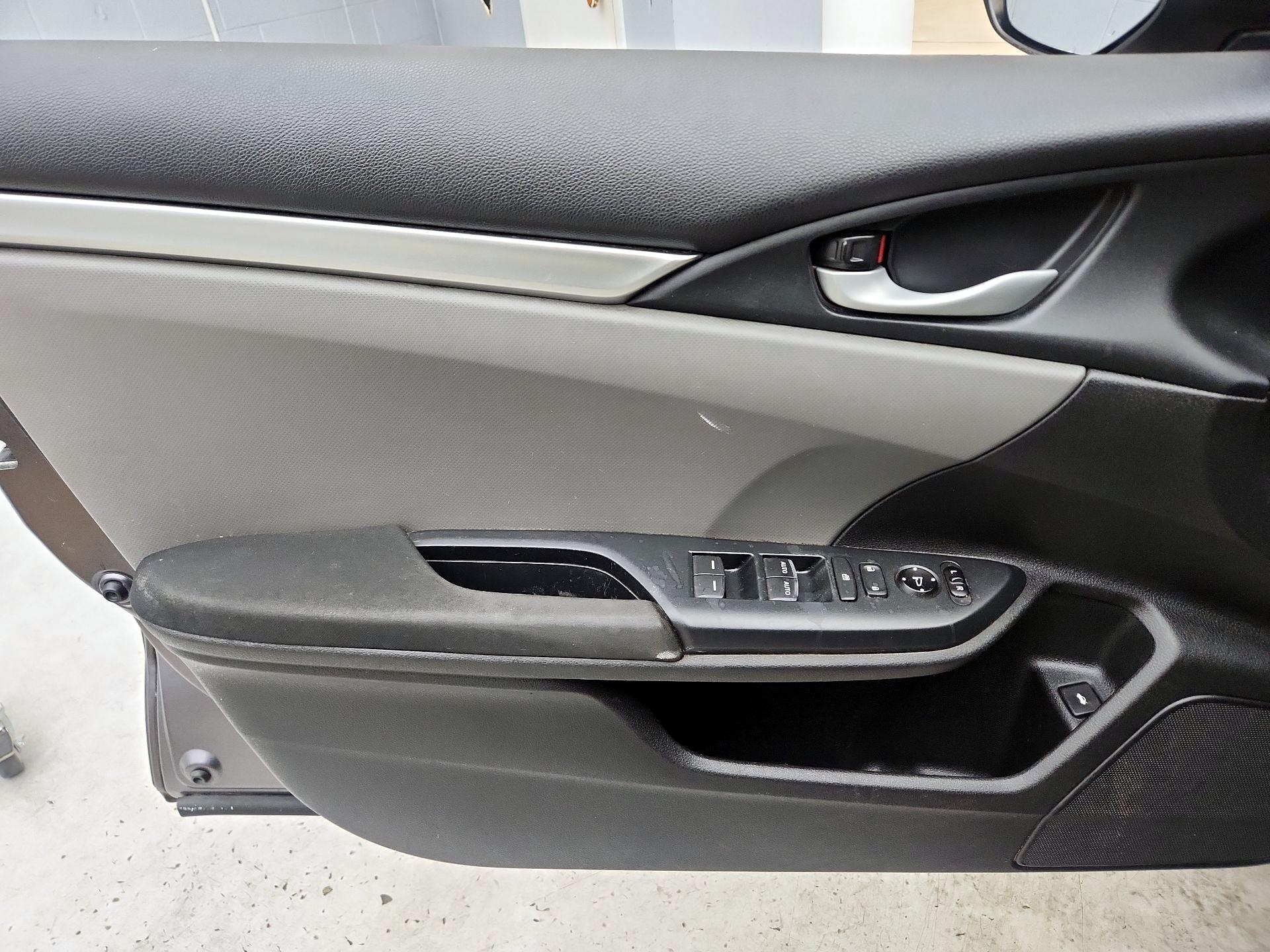 Thumbnail: 2016 Honda Civic - 12