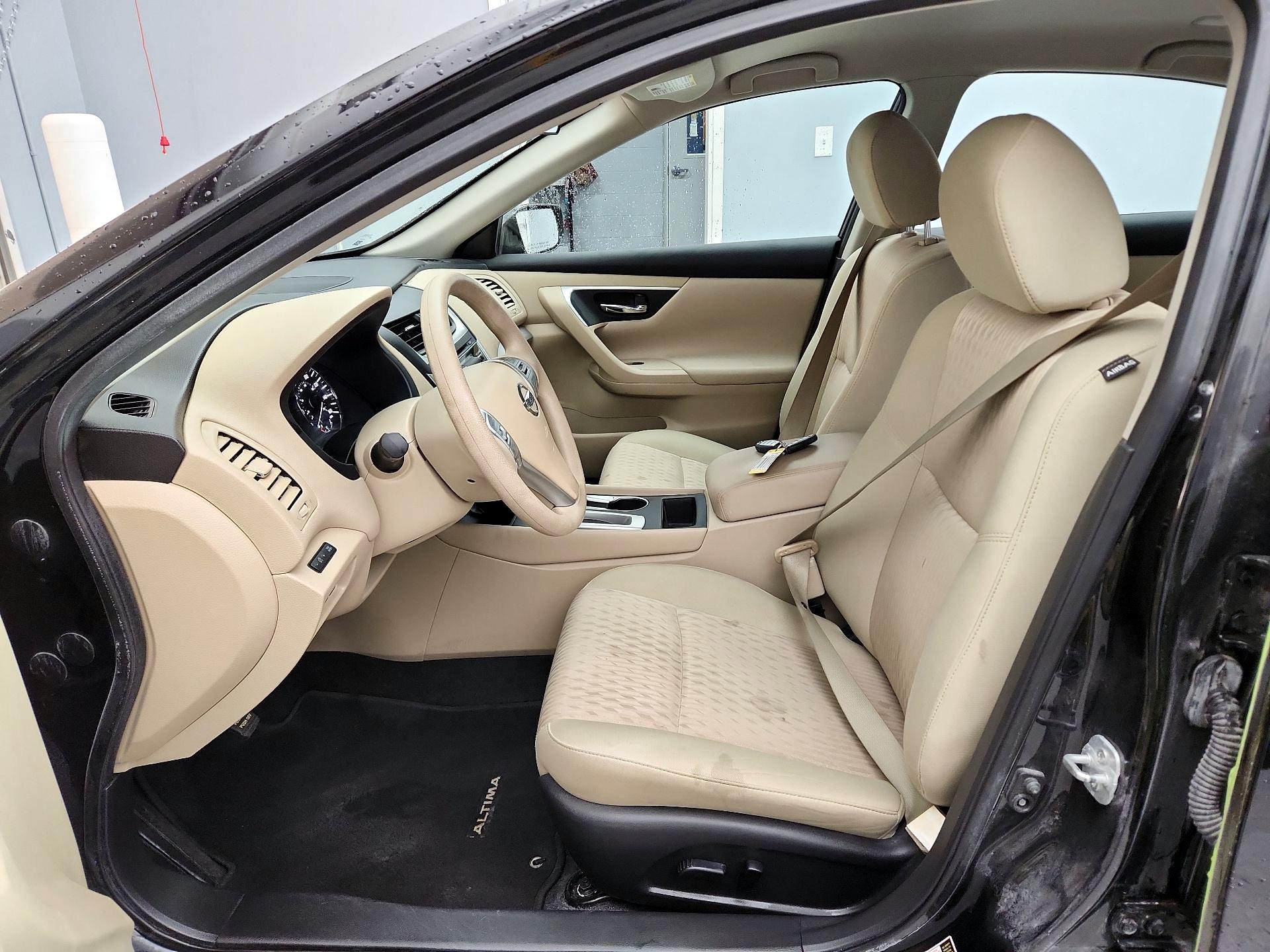 Thumbnail: 2016 Nissan Altima - 11