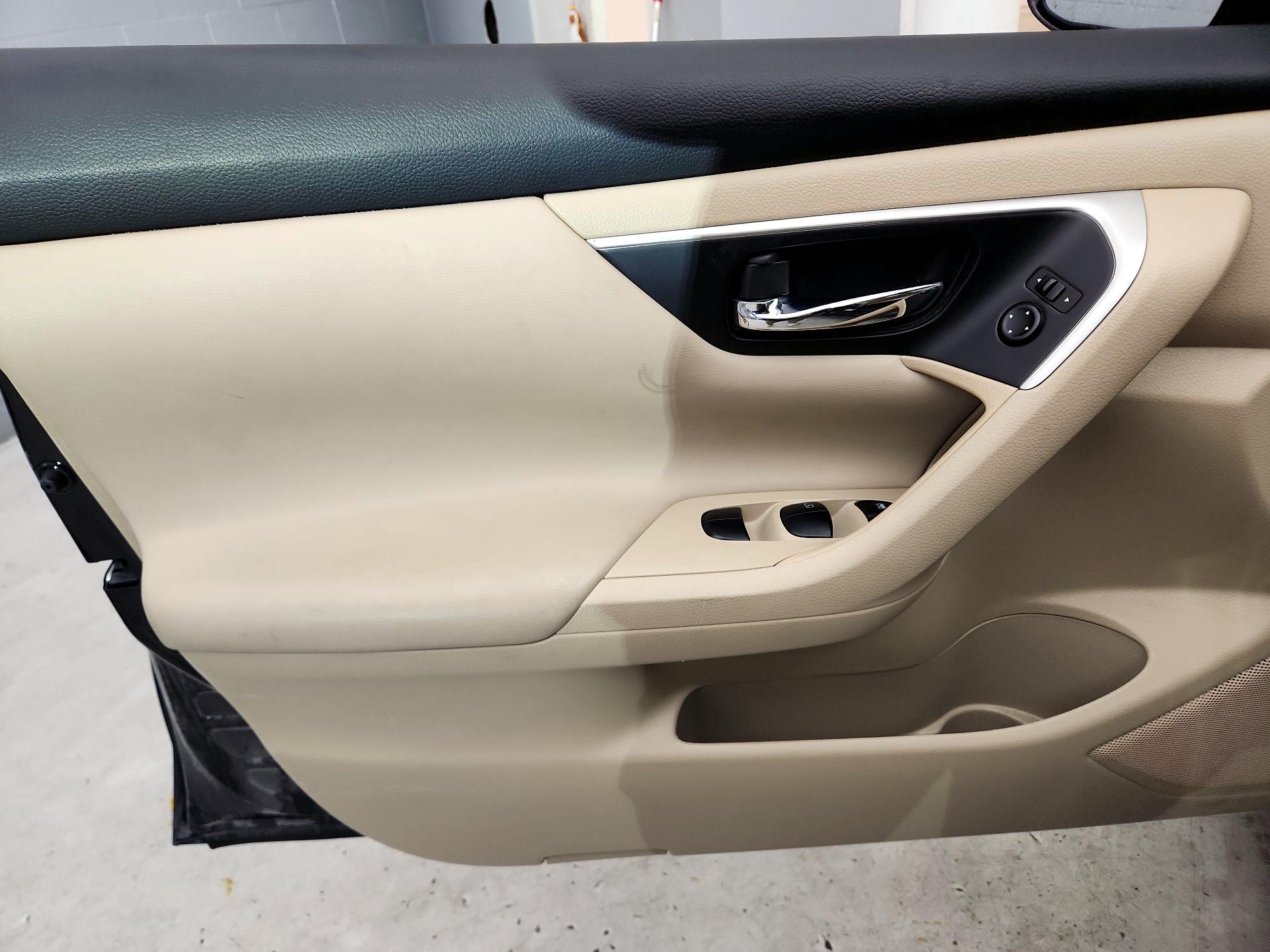 Thumbnail: 2016 Nissan Altima - 12