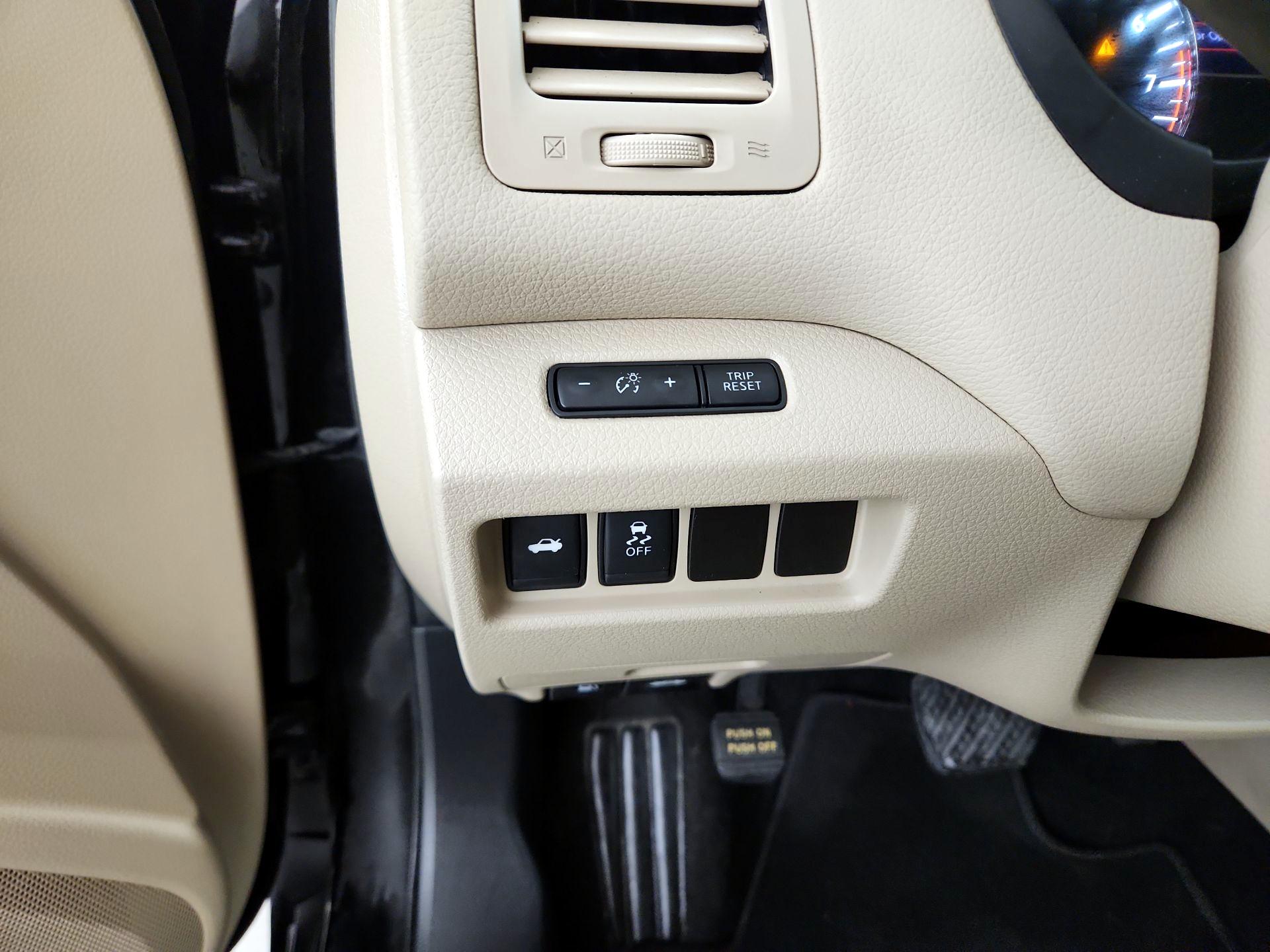 Thumbnail: 2016 Nissan Altima - 13