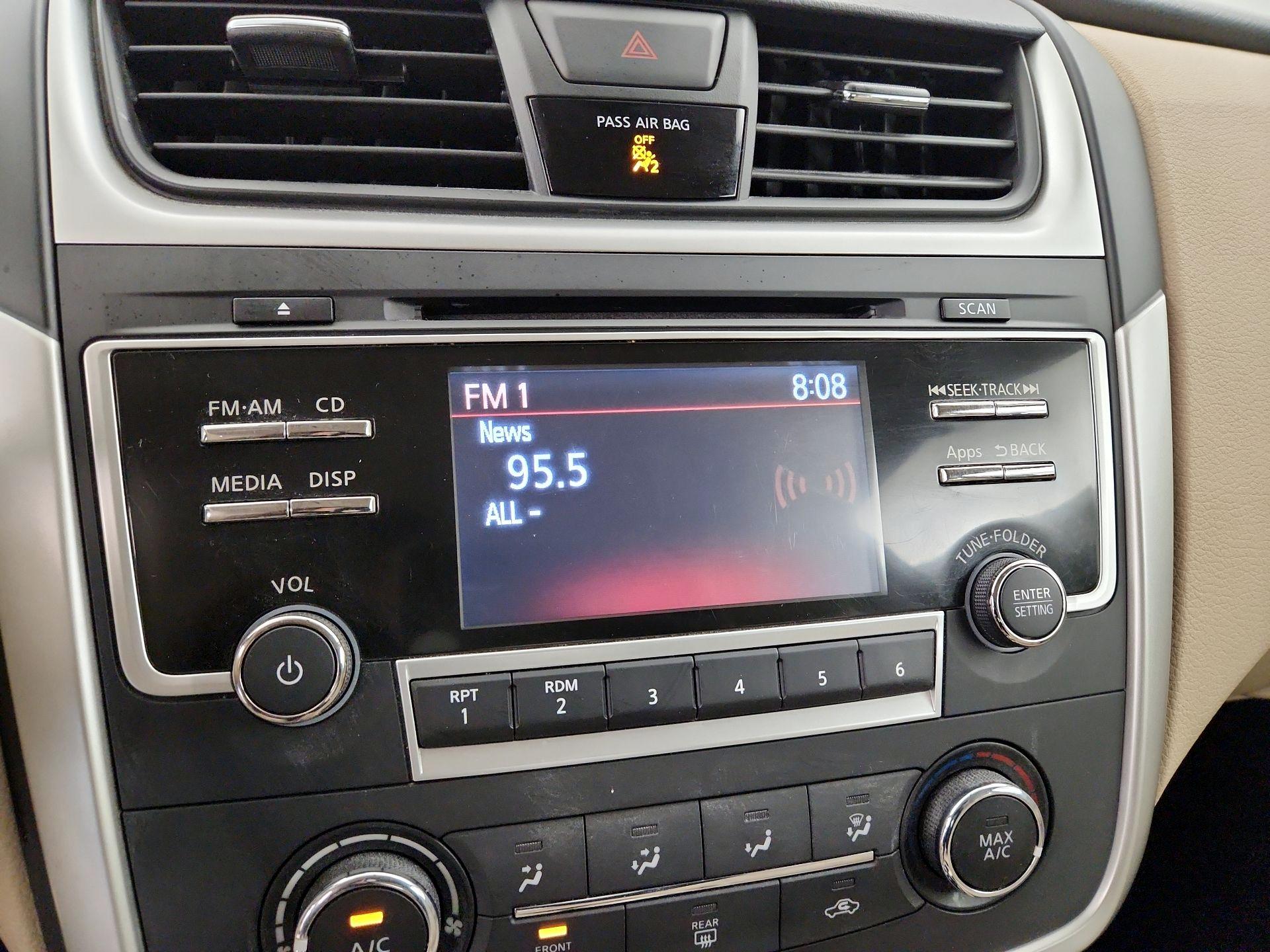 Thumbnail: 2016 Nissan Altima - 15