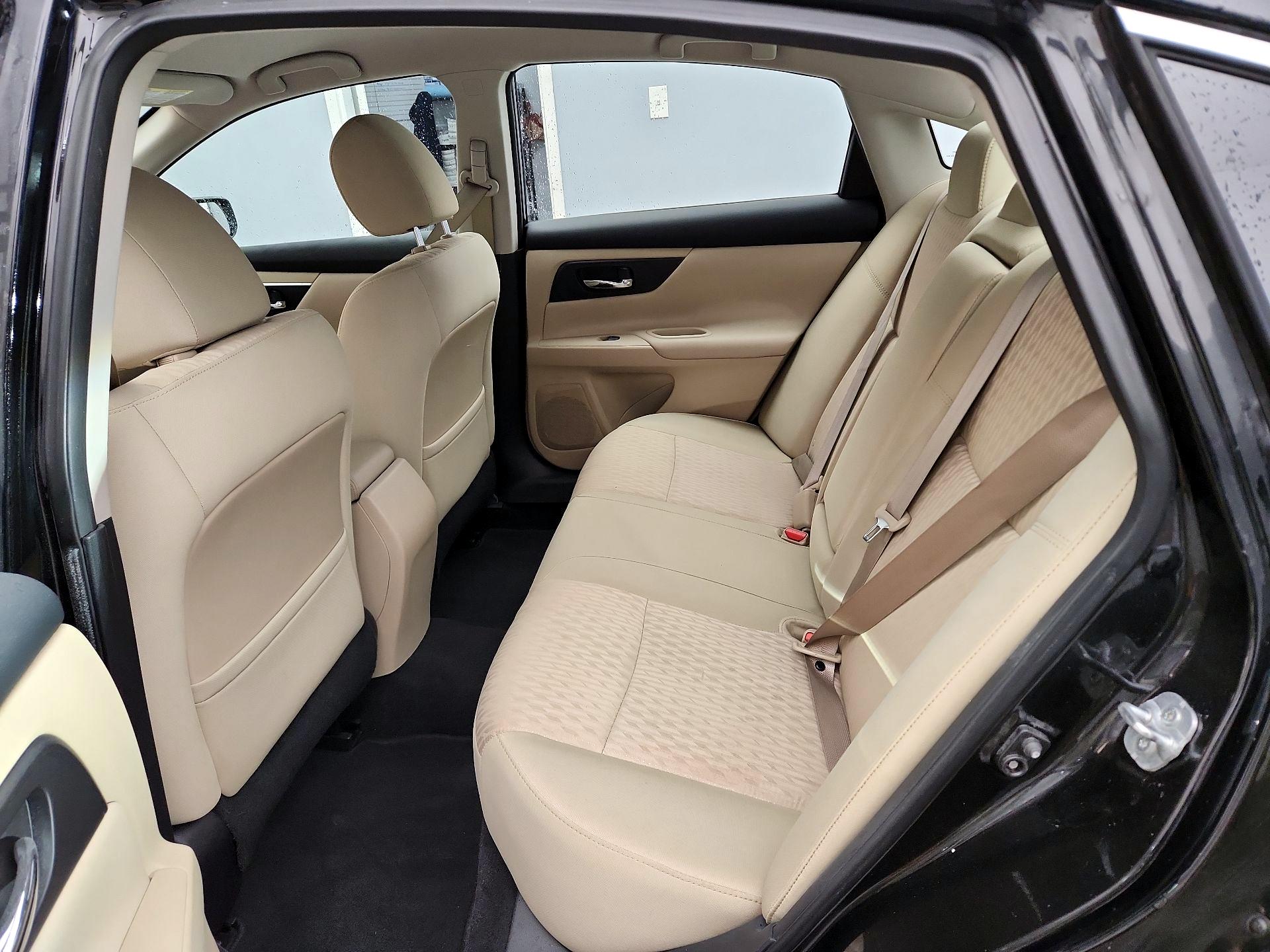 Thumbnail: 2016 Nissan Altima - 19