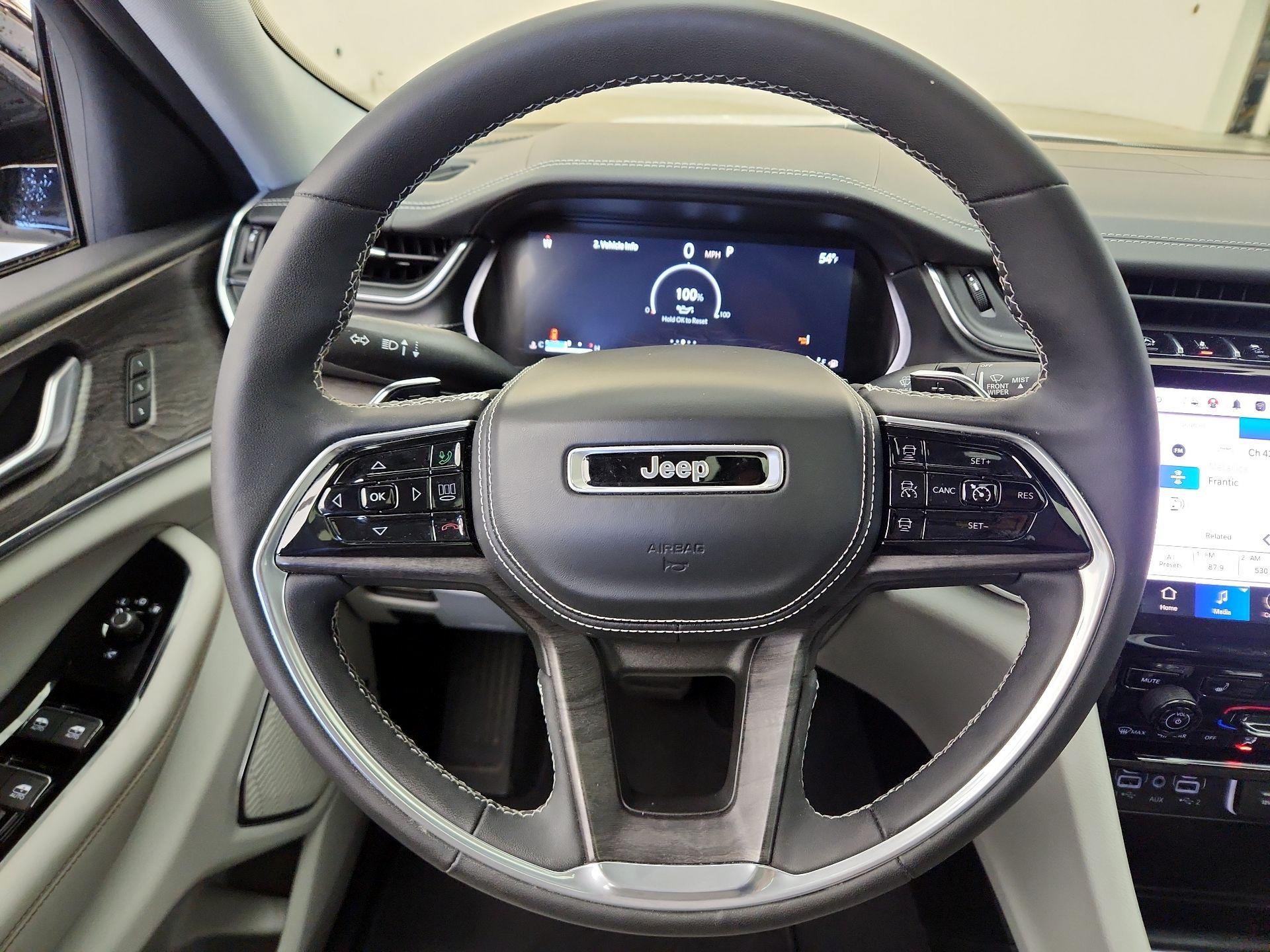 Thumbnail: 2023 Jeep Grand Cherokee - 10