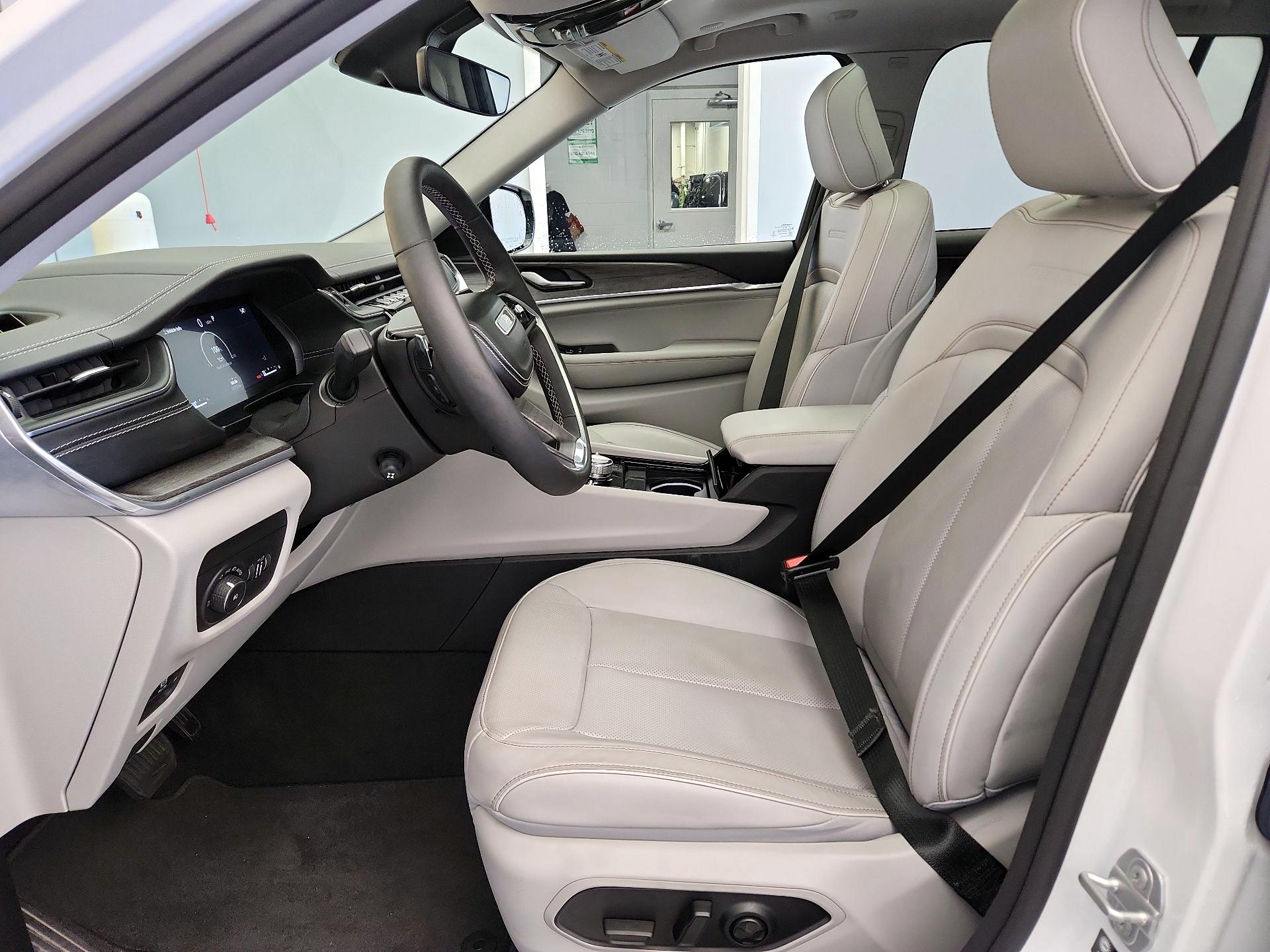 Thumbnail: 2023 Jeep Grand Cherokee - 11