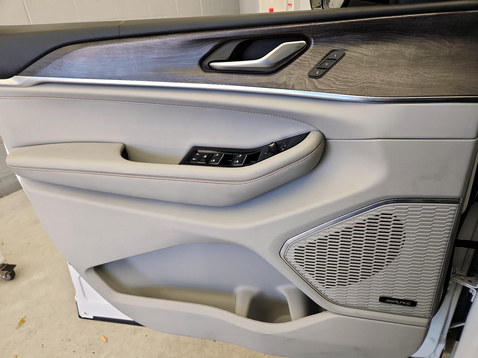 Thumbnail: 2023 Jeep Grand Cherokee - 12