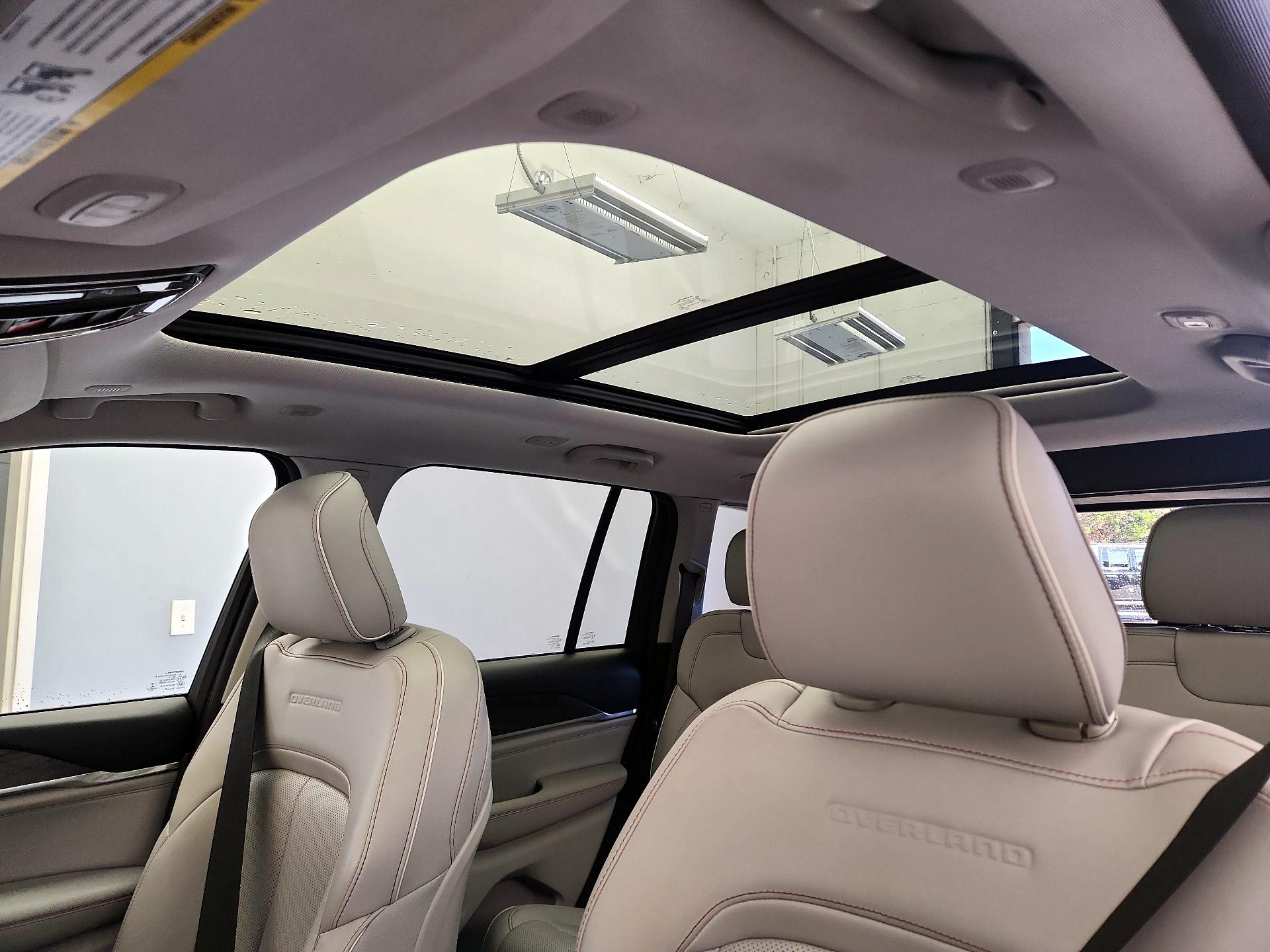 Thumbnail: 2023 Jeep Grand Cherokee - 20