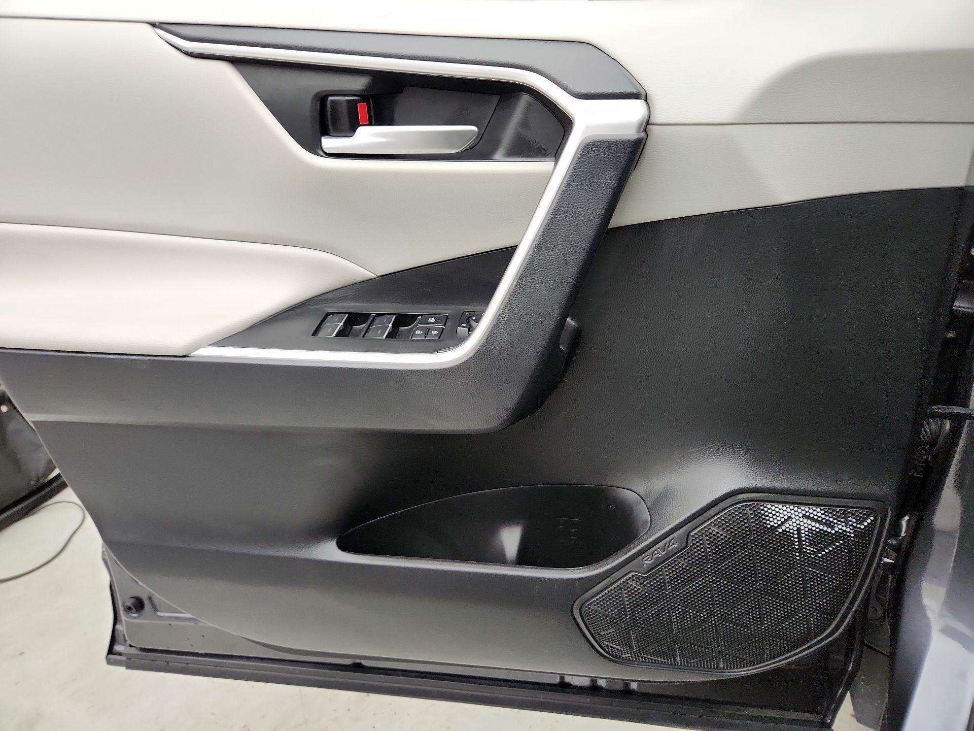 Thumbnail: 2023 Toyota RAV4 - 12