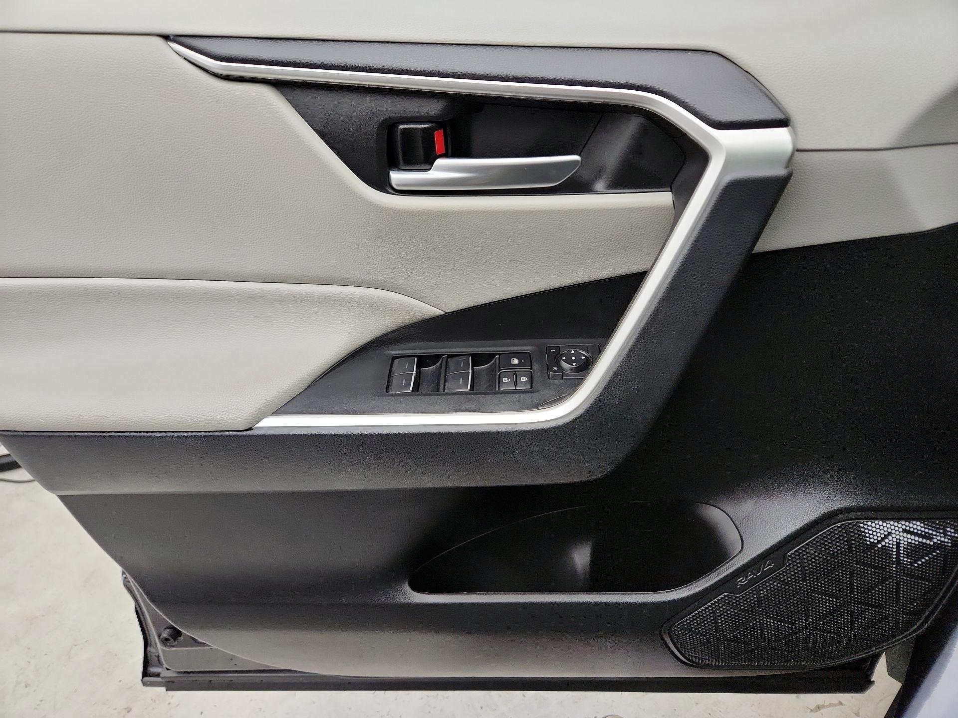 Thumbnail: 2023 Toyota RAV4 - 14