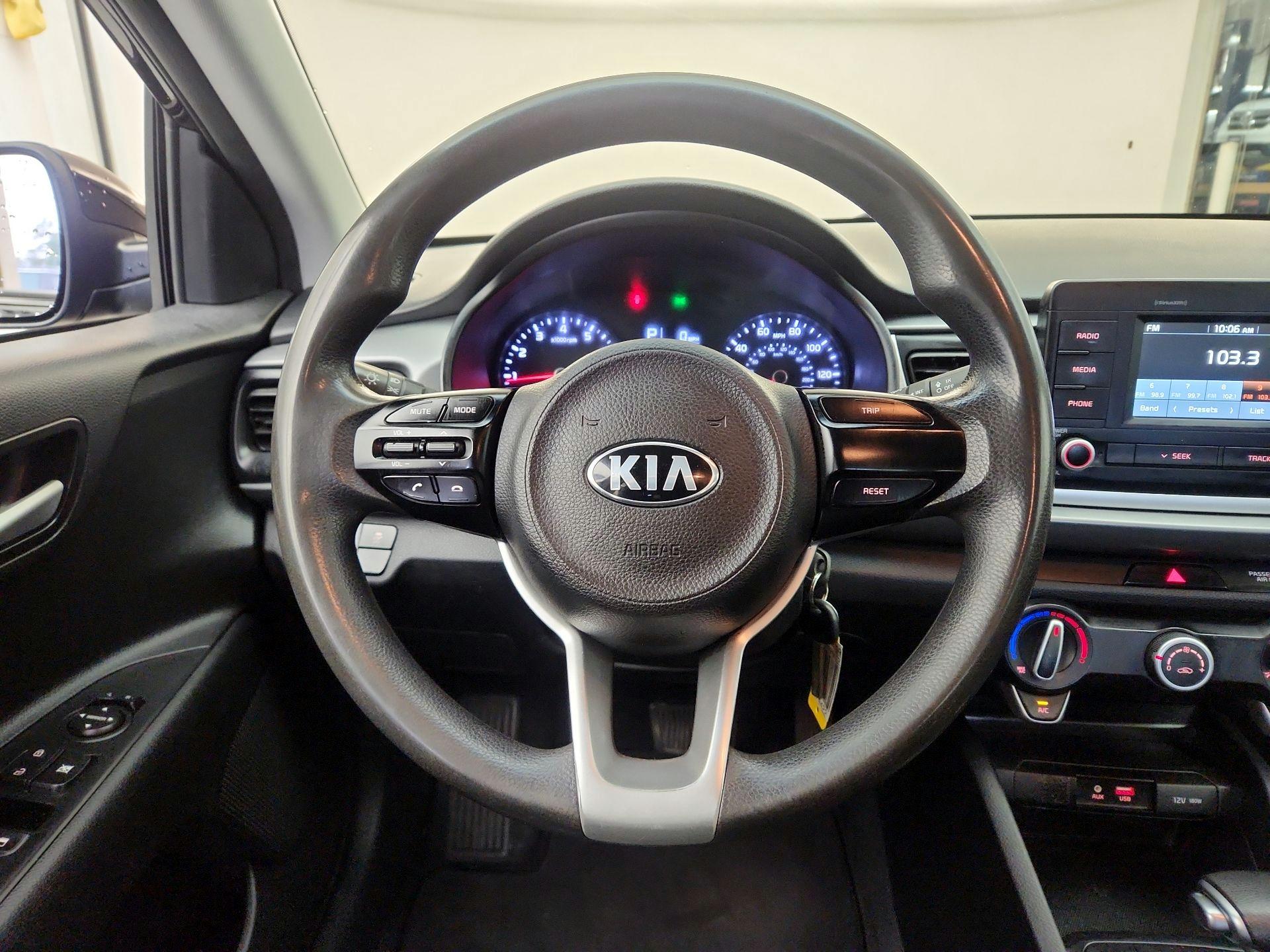 Thumbnail: 2019 Kia Rio - 10