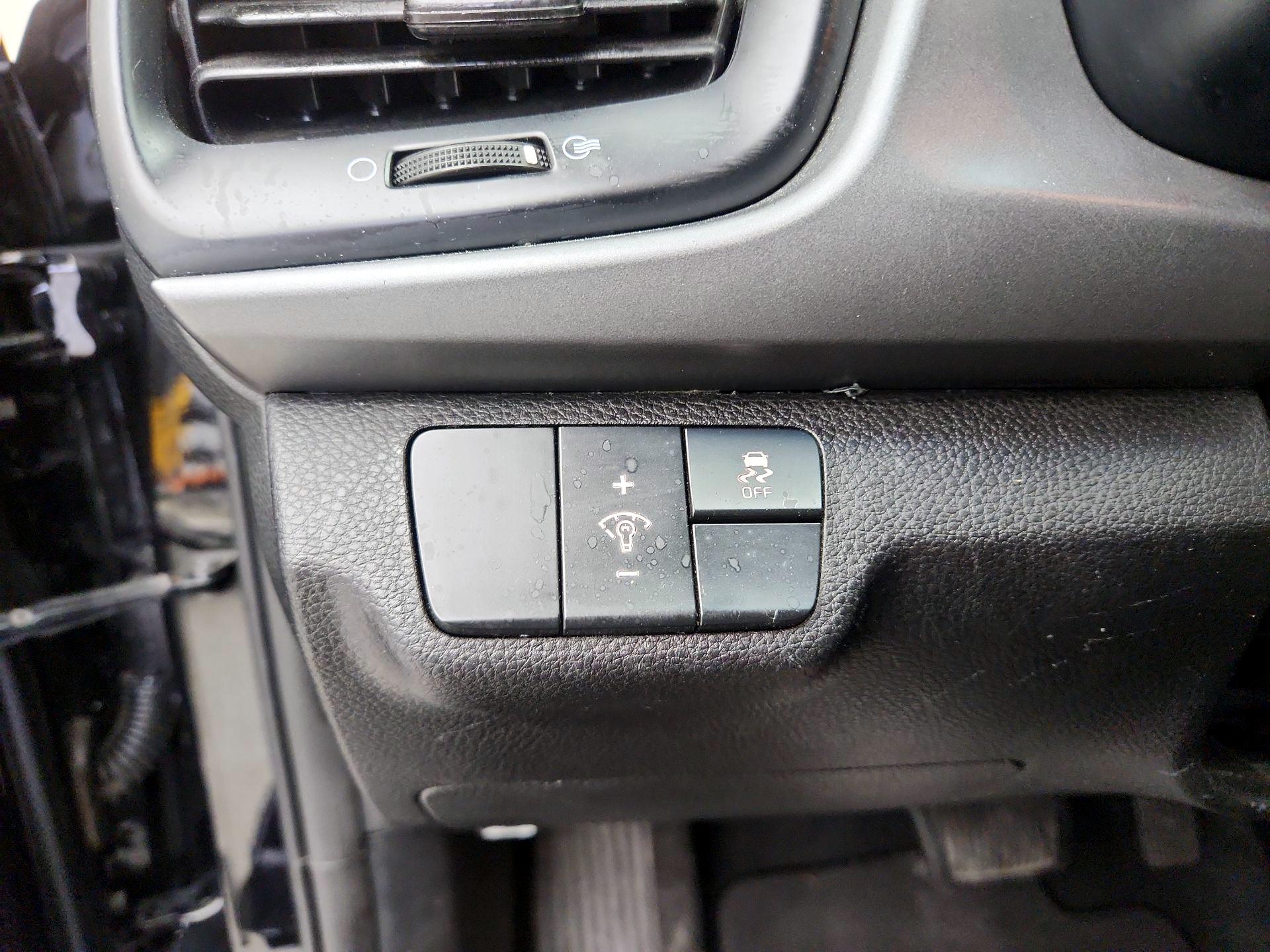 Thumbnail: 2019 Kia Rio - 13