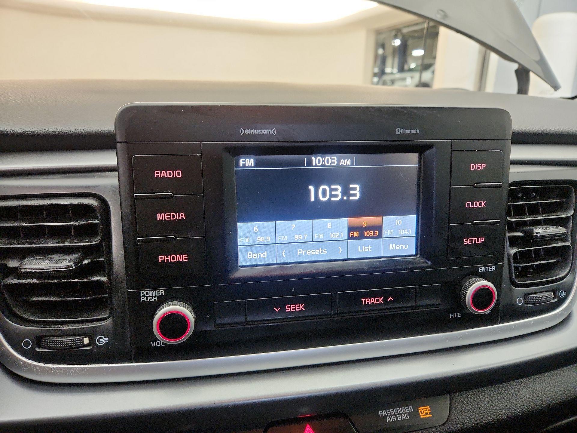 Thumbnail: 2019 Kia Rio - 15