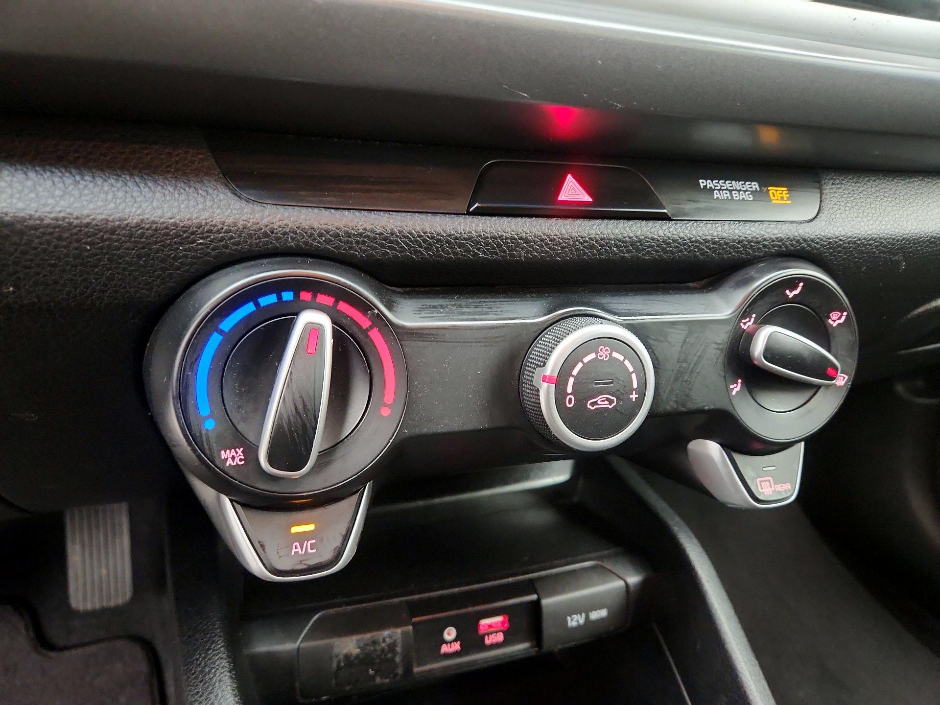 Thumbnail: 2019 Kia Rio - 16