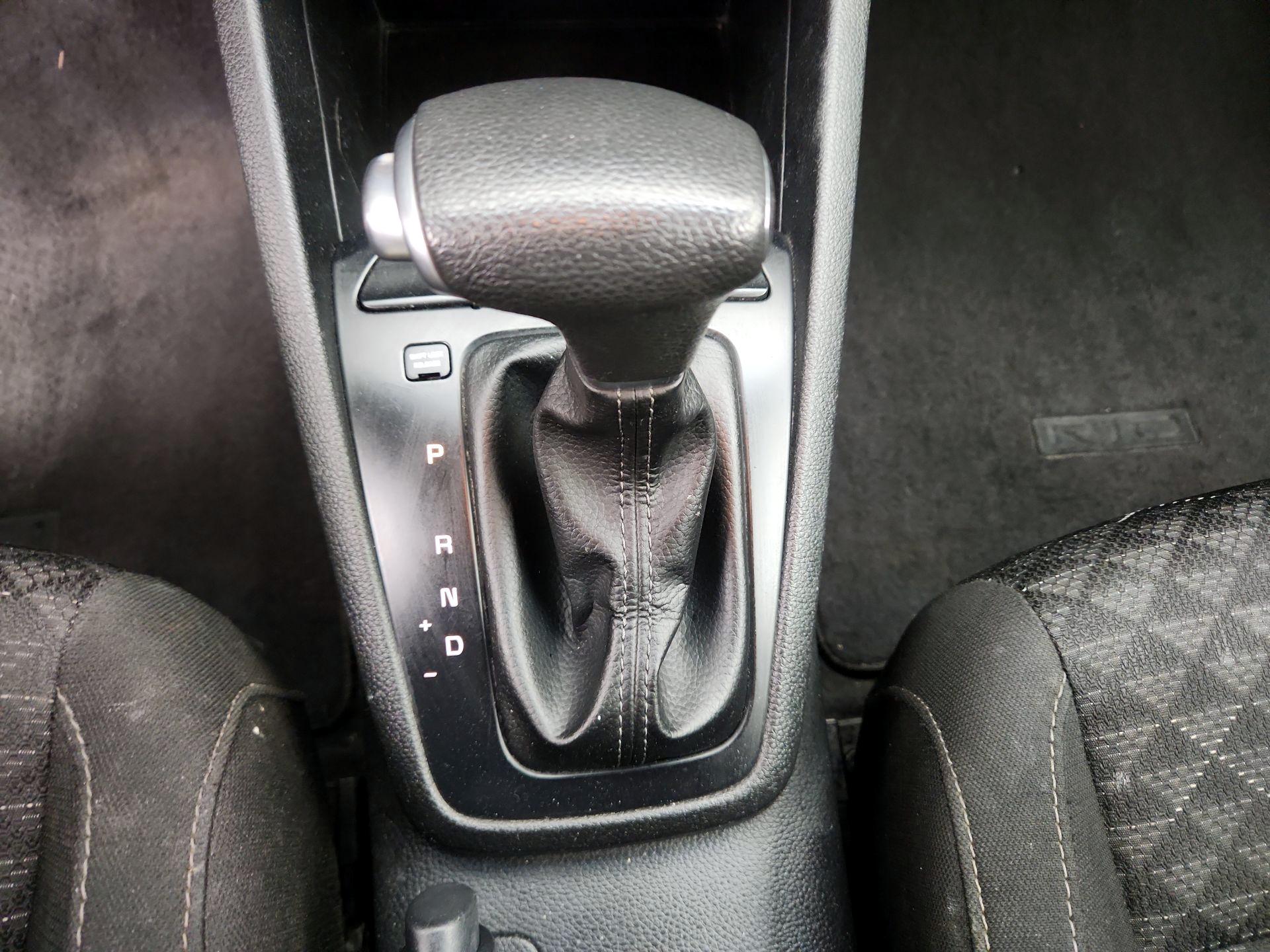 Thumbnail: 2019 Kia Rio - 17