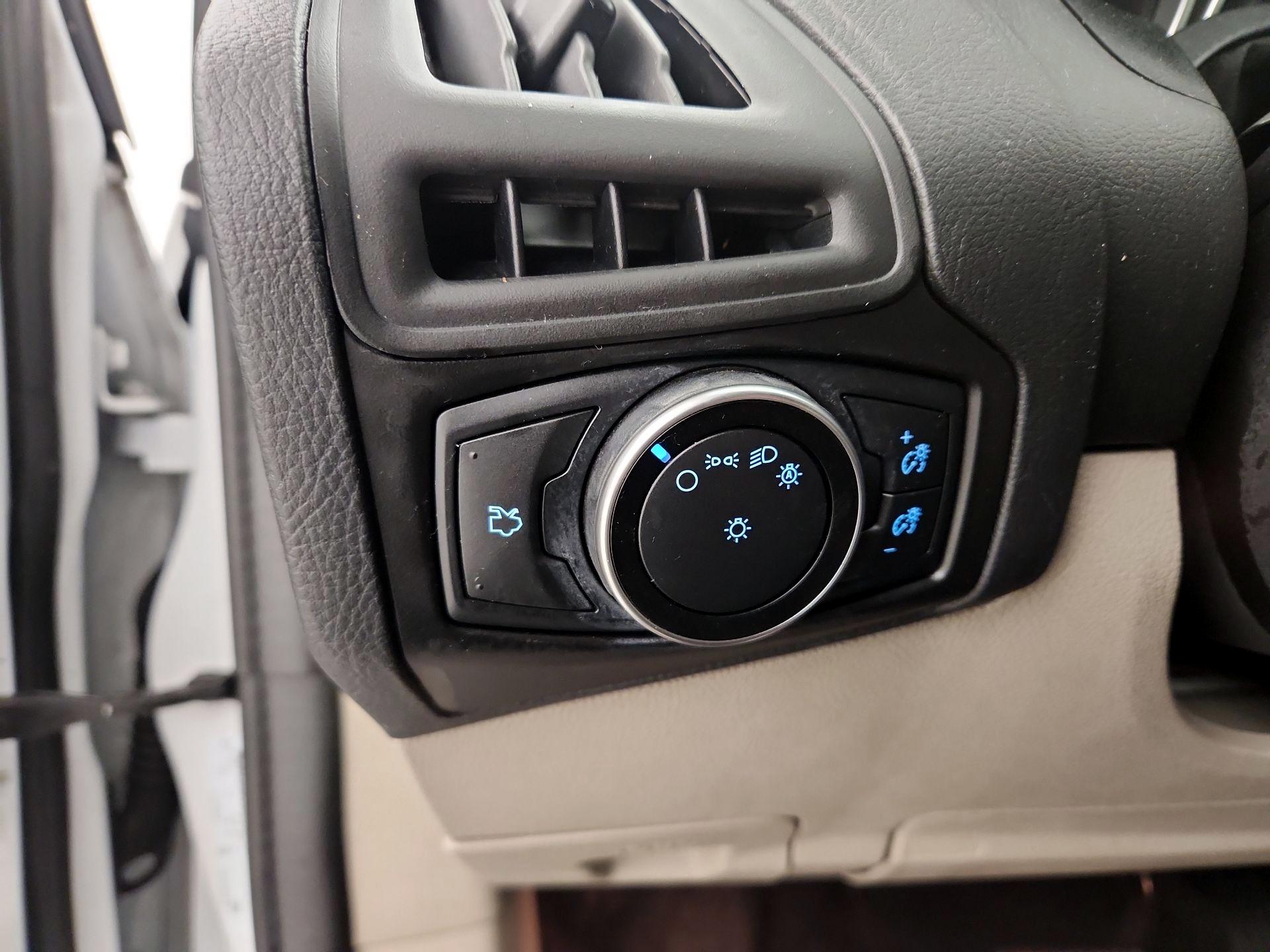 Thumbnail: 2017 Ford Focus - 13