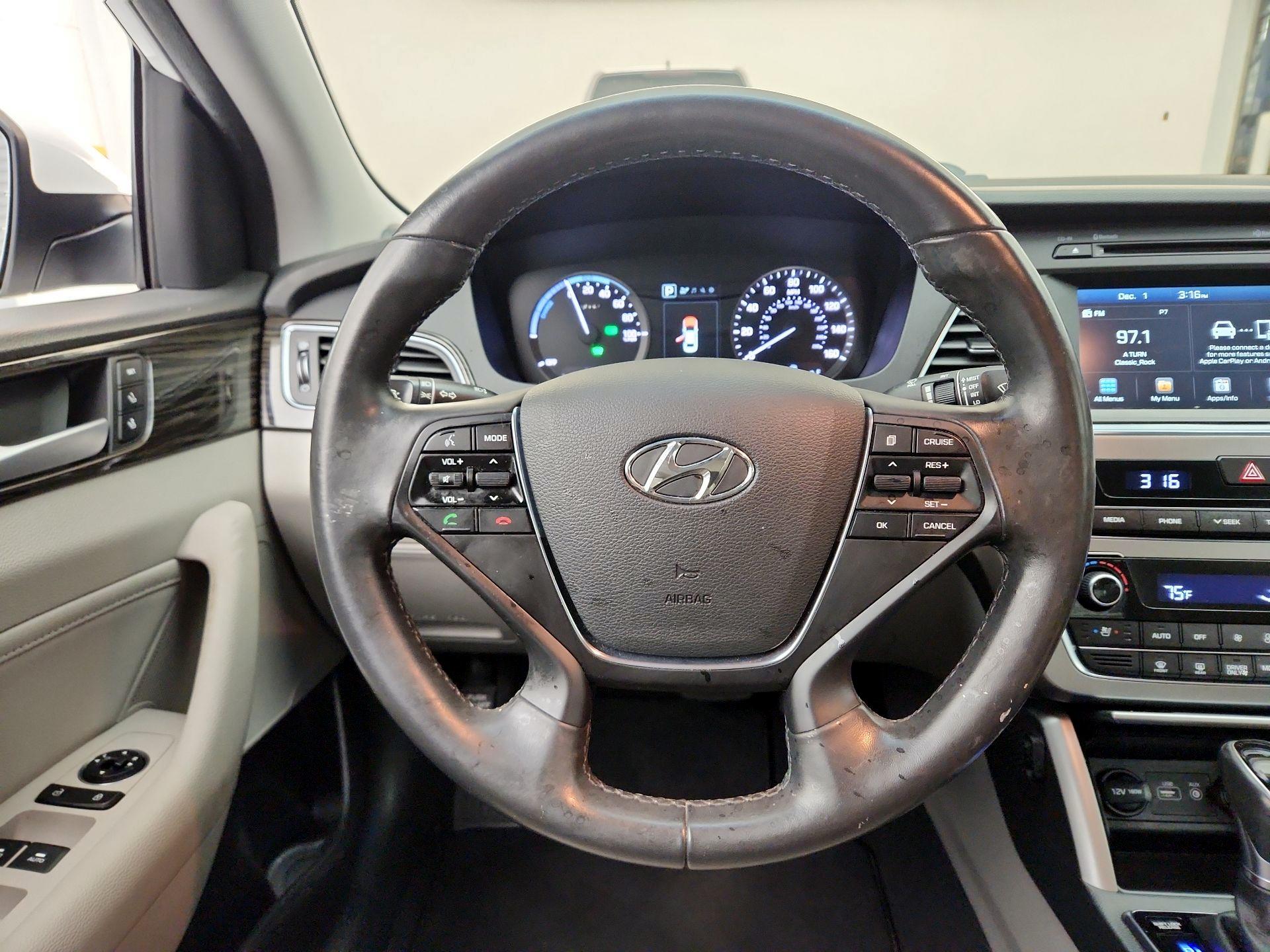 Thumbnail: 2017 Hyundai Sonata - 10