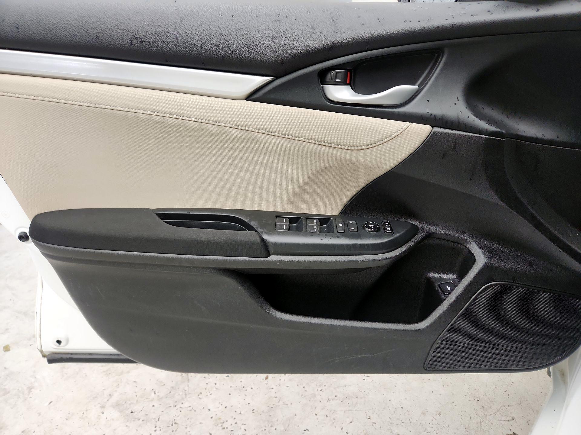 Thumbnail: 2016 Honda Civic - 12