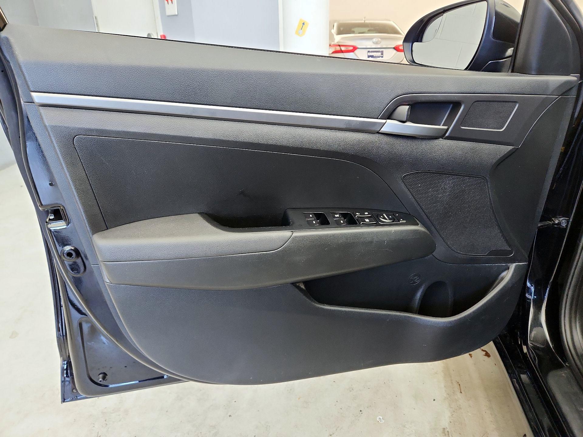 Thumbnail: 2018 Hyundai Elantra - 12