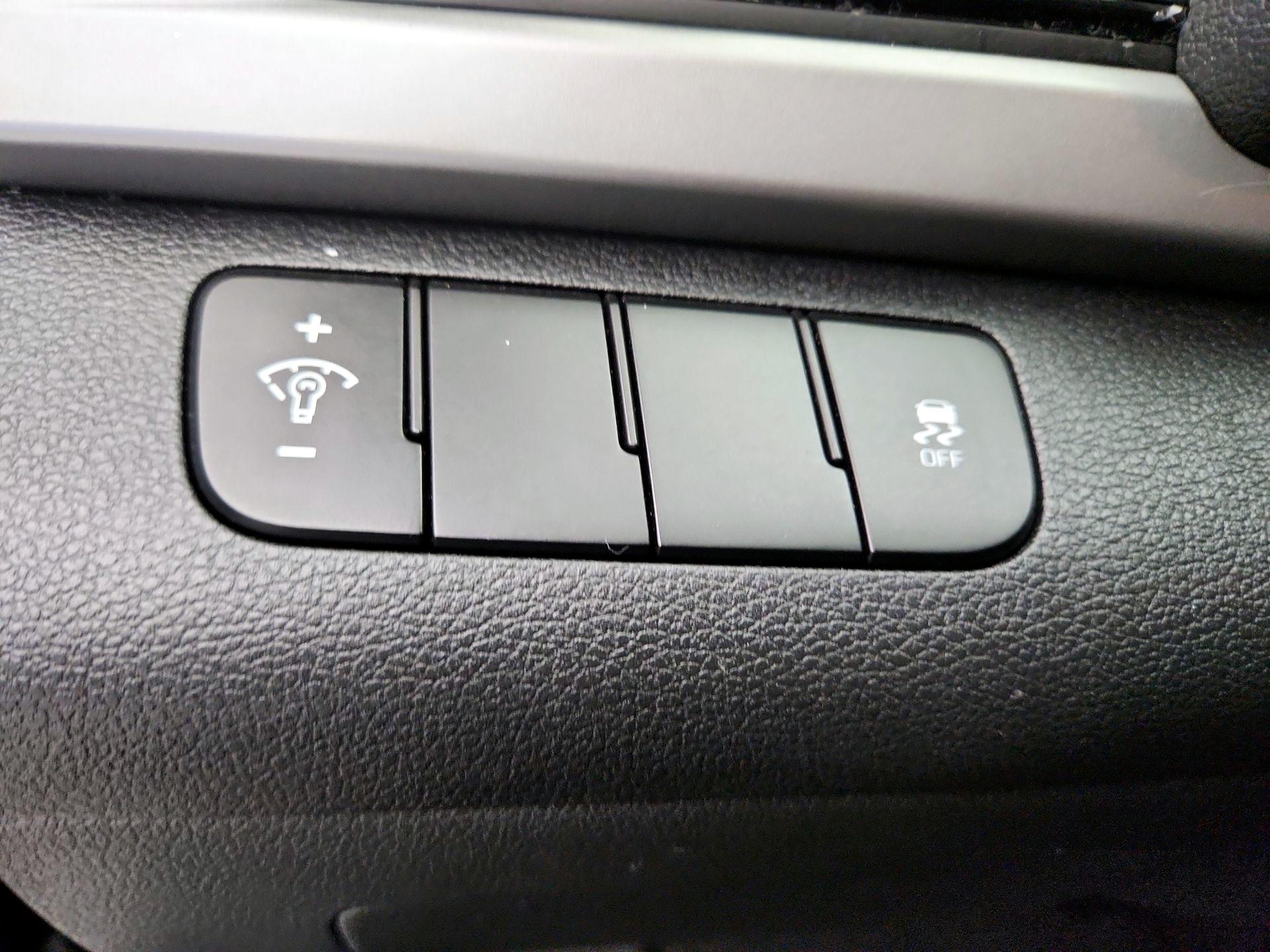 Thumbnail: 2018 Hyundai Elantra - 13