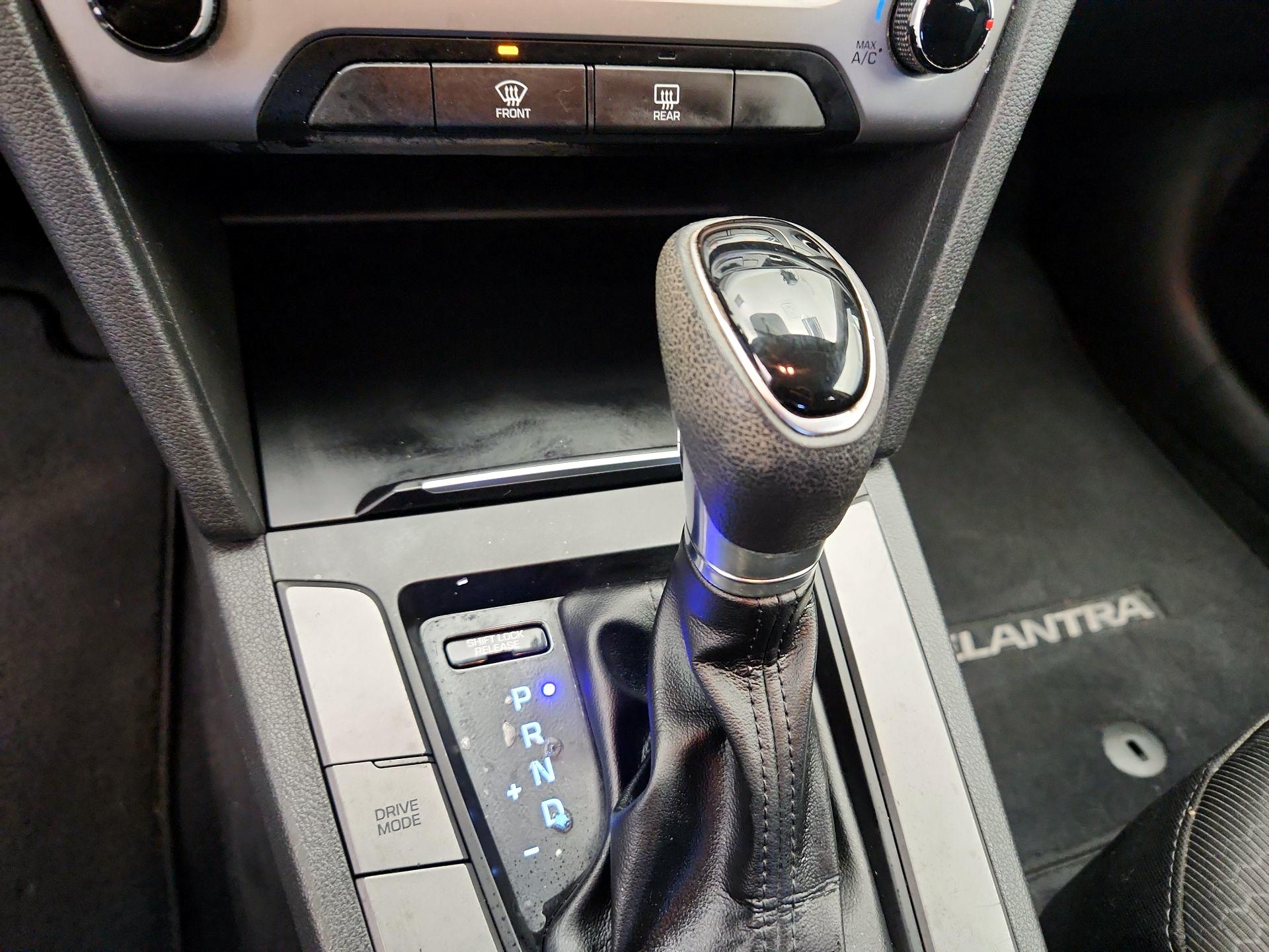 Thumbnail: 2018 Hyundai Elantra - 16