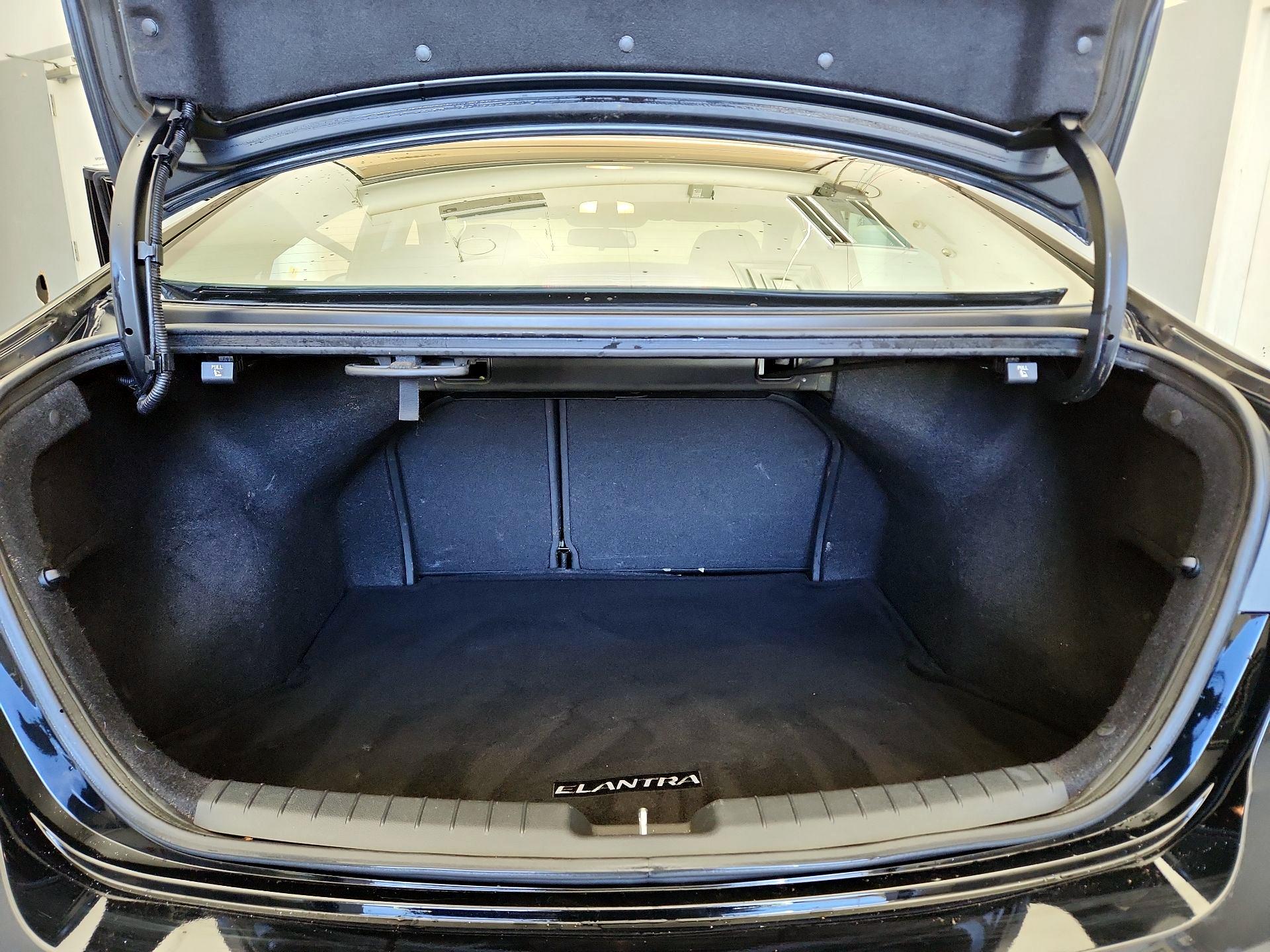 Thumbnail: 2018 Hyundai Elantra - 19