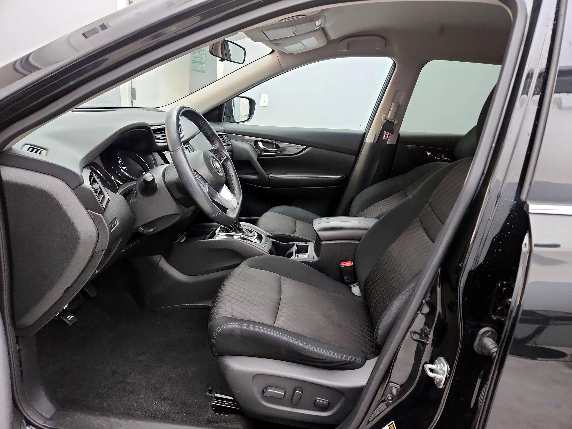 Thumbnail: 2017 Nissan Rogue - 11