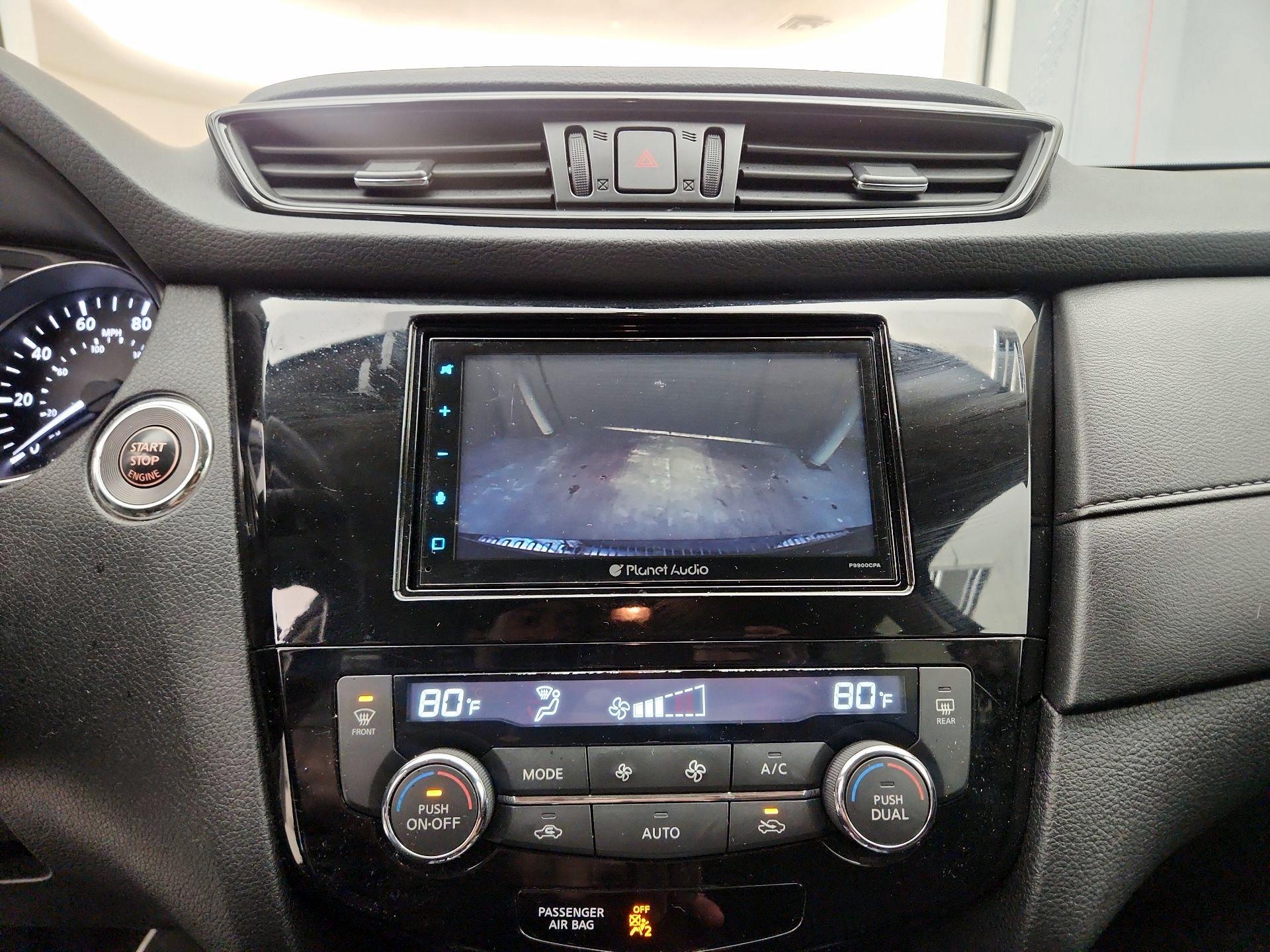 Thumbnail: 2017 Nissan Rogue - 14