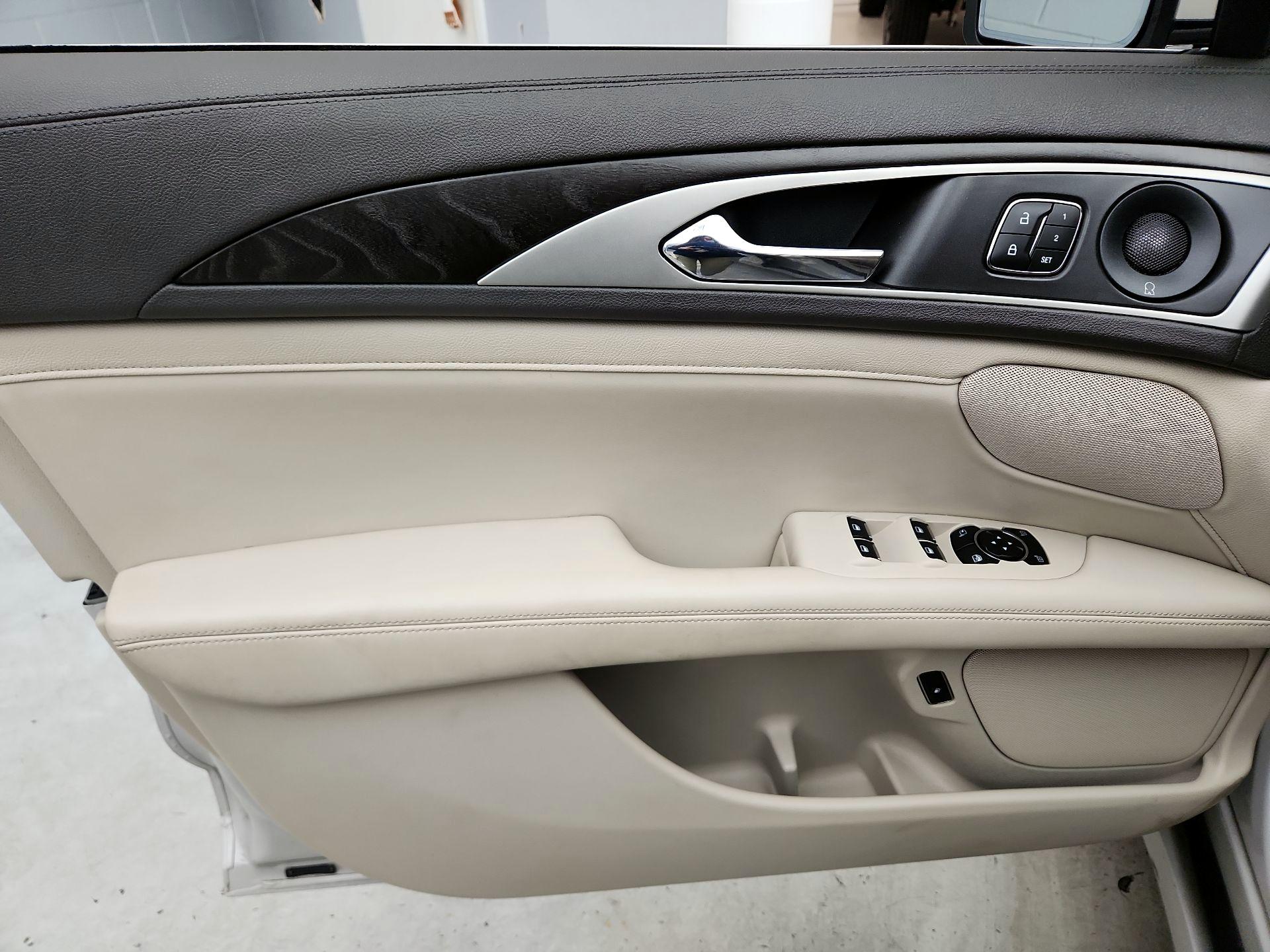 Thumbnail: 2019 Lincoln MKZ - 12