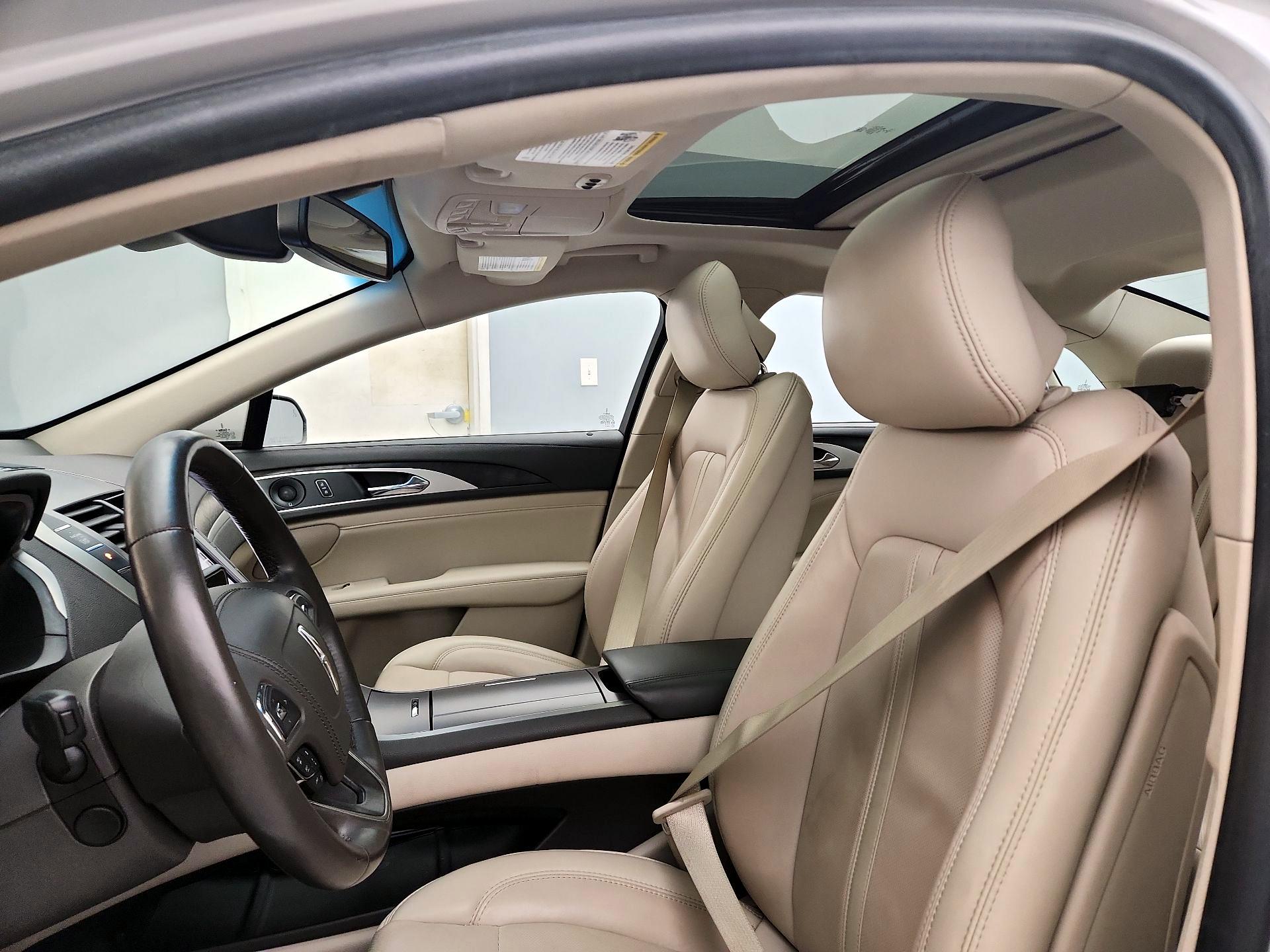 Thumbnail: 2019 Lincoln MKZ - 20