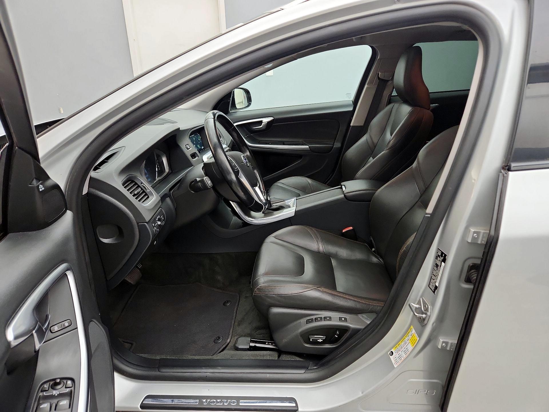 Thumbnail: 2015 Volvo S60 - 11