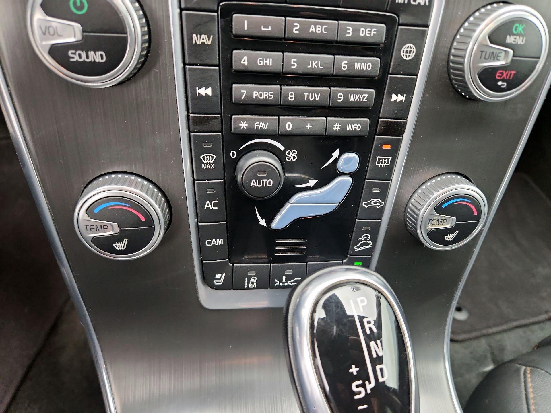 Thumbnail: 2015 Volvo S60 - 17