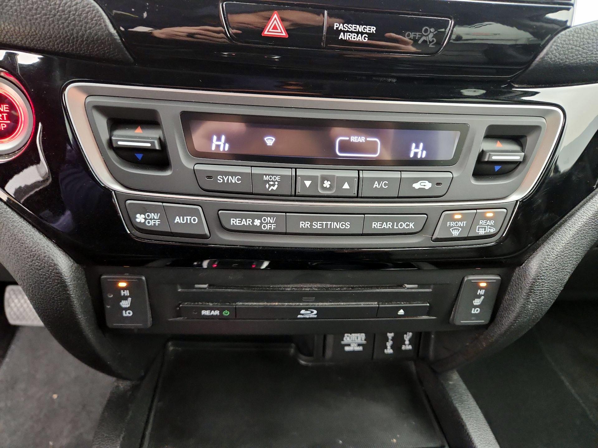 Thumbnail: 2017 Honda Pilot - 16