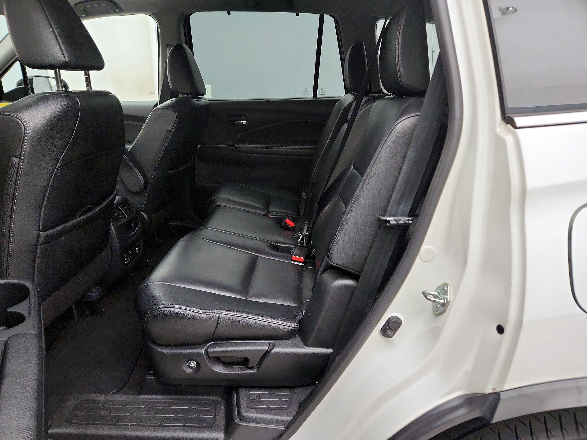 Thumbnail: 2017 Honda Pilot - 20