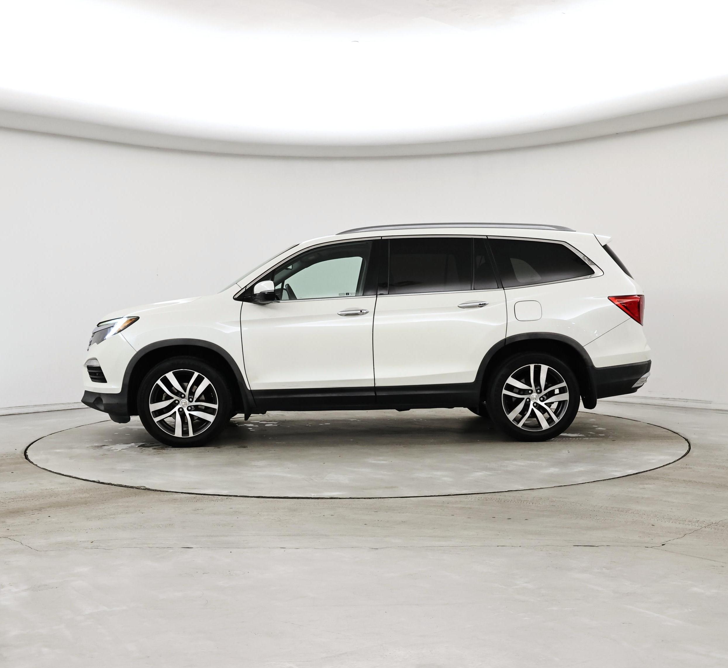 Thumbnail: 2017 Honda Pilot - 3