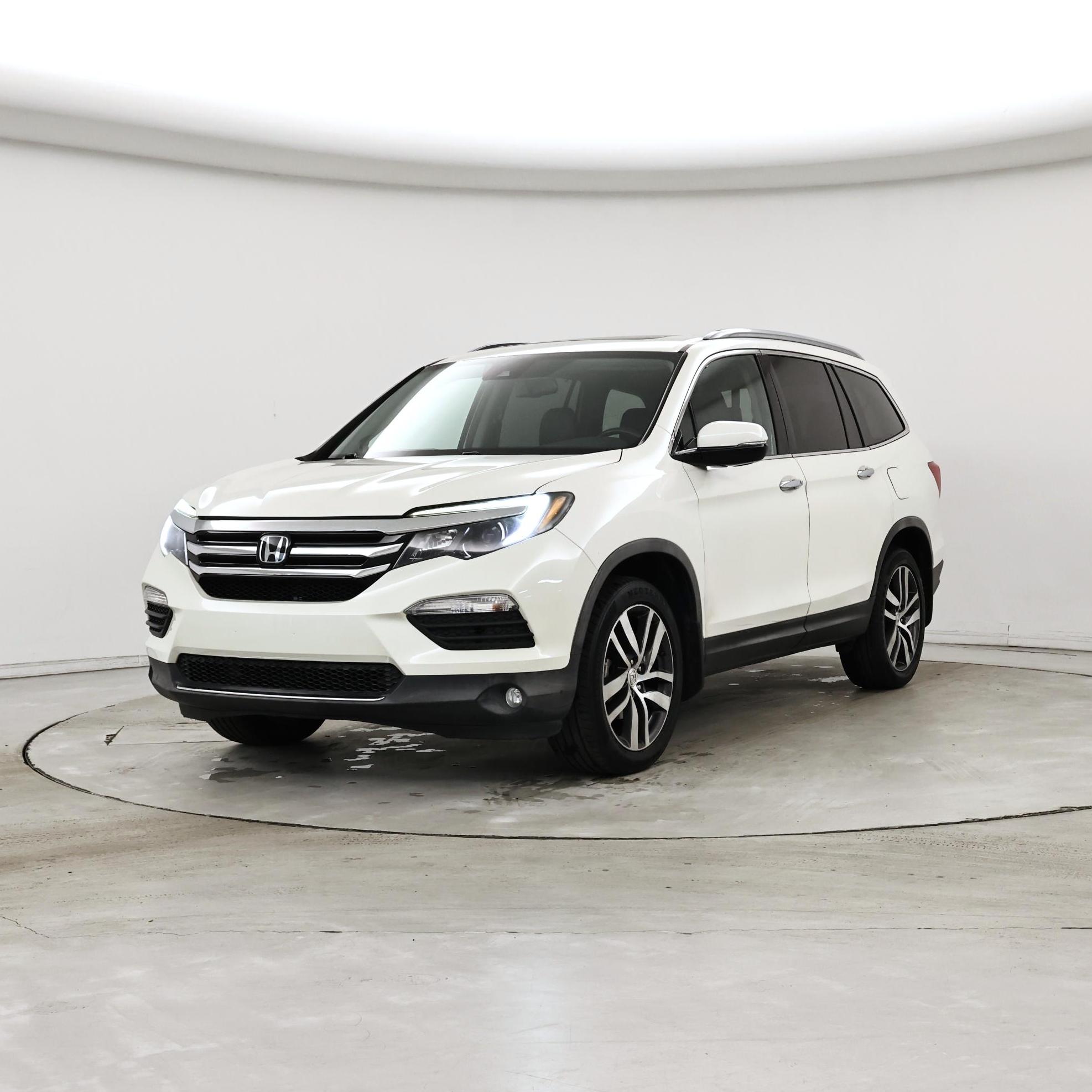 Thumbnail: 2017 Honda Pilot - 4