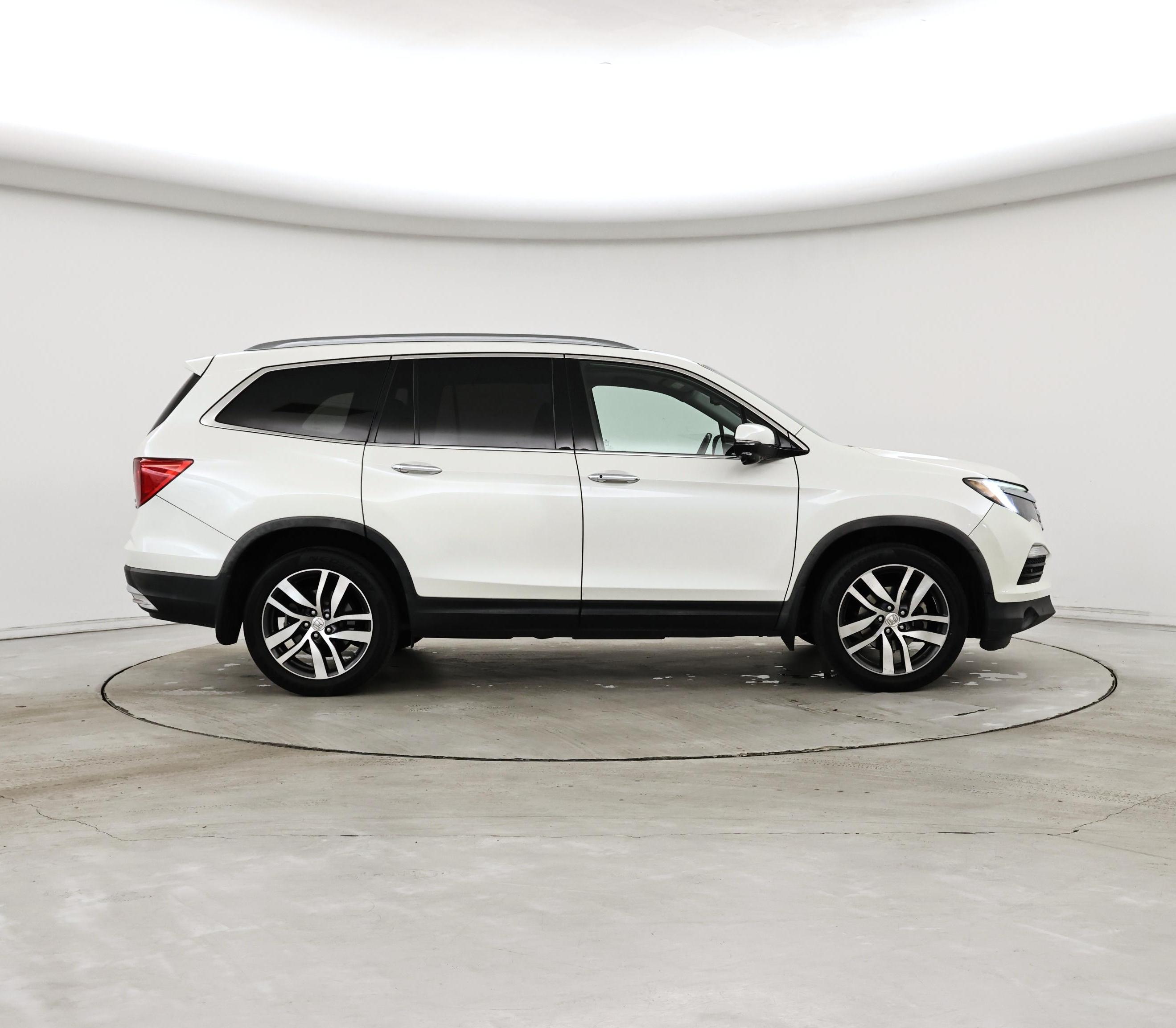 Thumbnail: 2017 Honda Pilot - 7