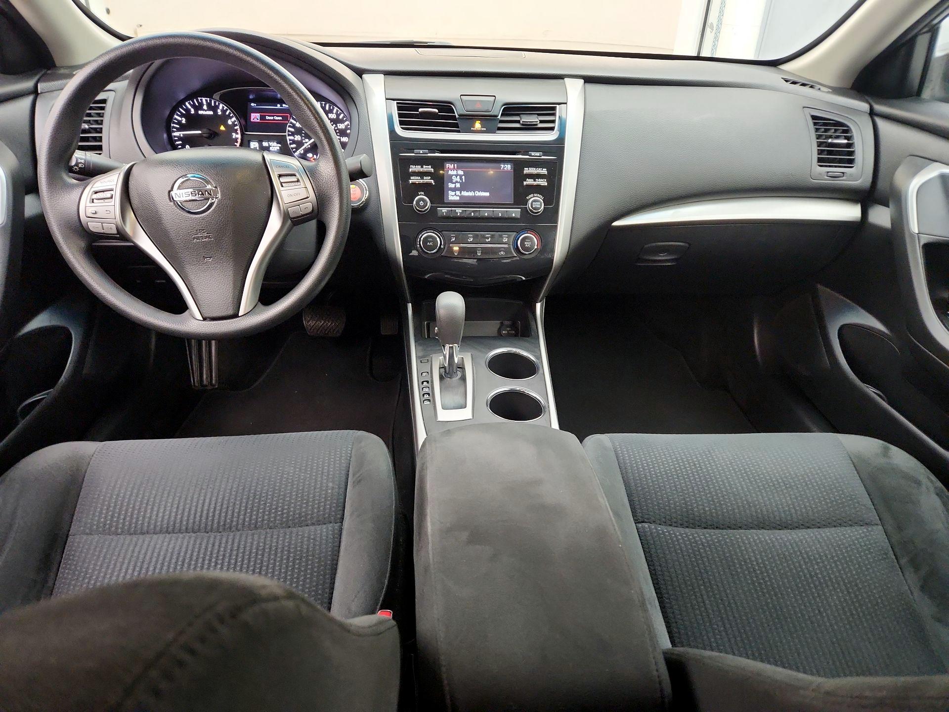 Thumbnail: 2015 Nissan Altima - 9