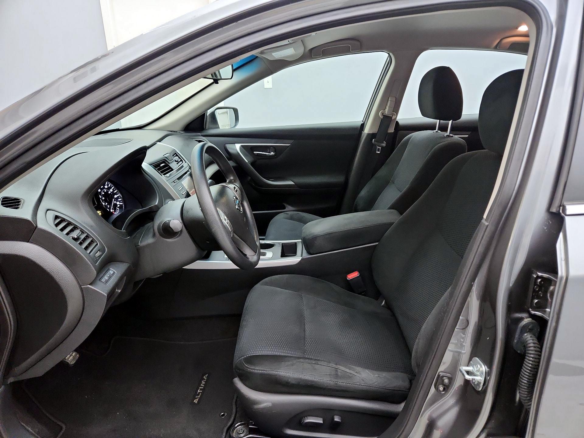 Thumbnail: 2015 Nissan Altima - 11