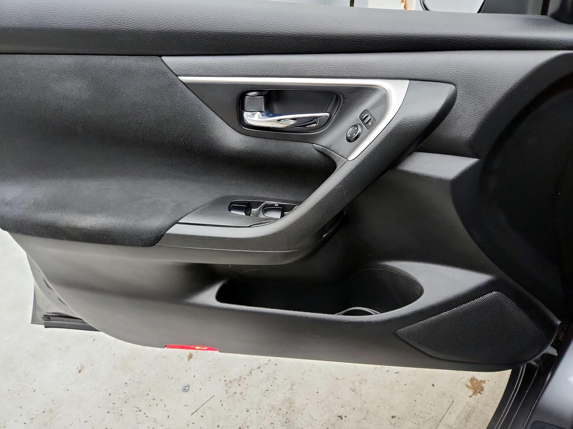 Thumbnail: 2015 Nissan Altima - 12