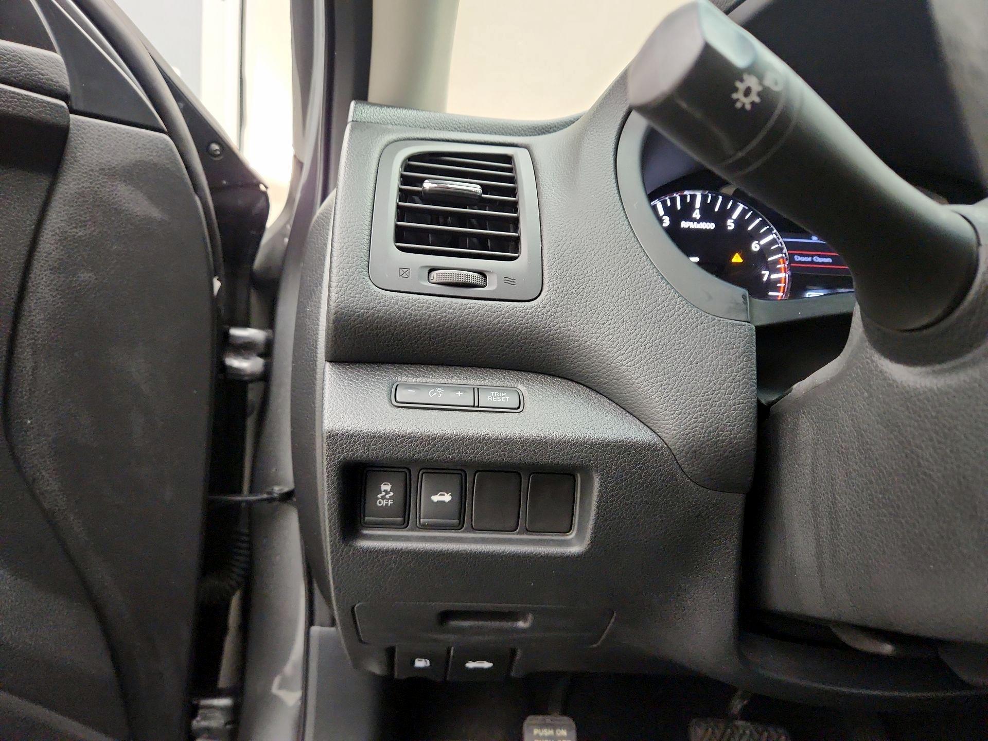 Thumbnail: 2015 Nissan Altima - 13