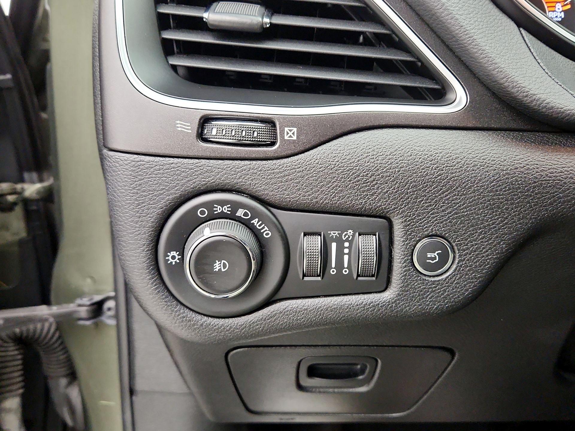 Thumbnail: 2019 Jeep Cherokee - 13