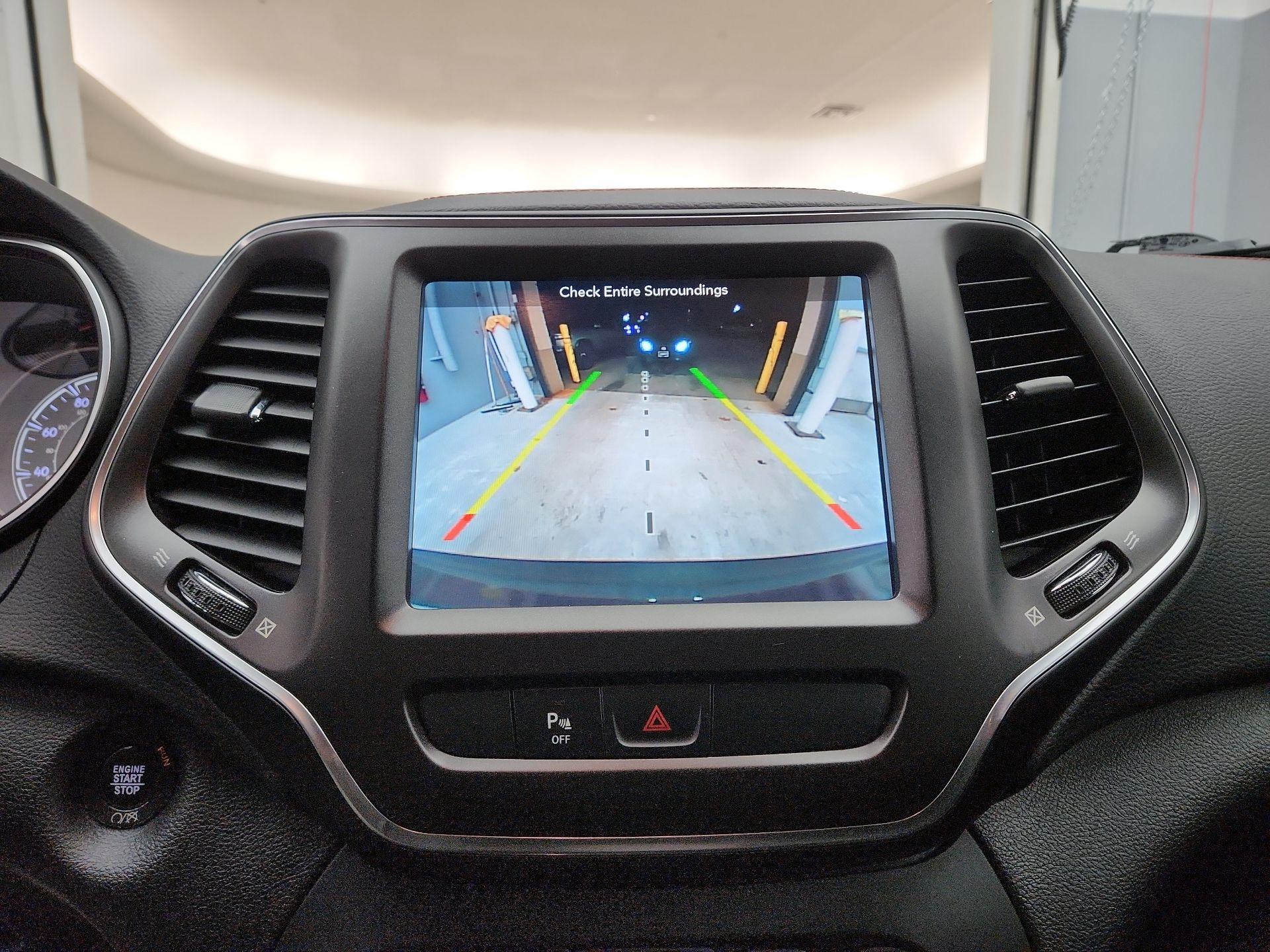 Thumbnail: 2019 Jeep Cherokee - 15